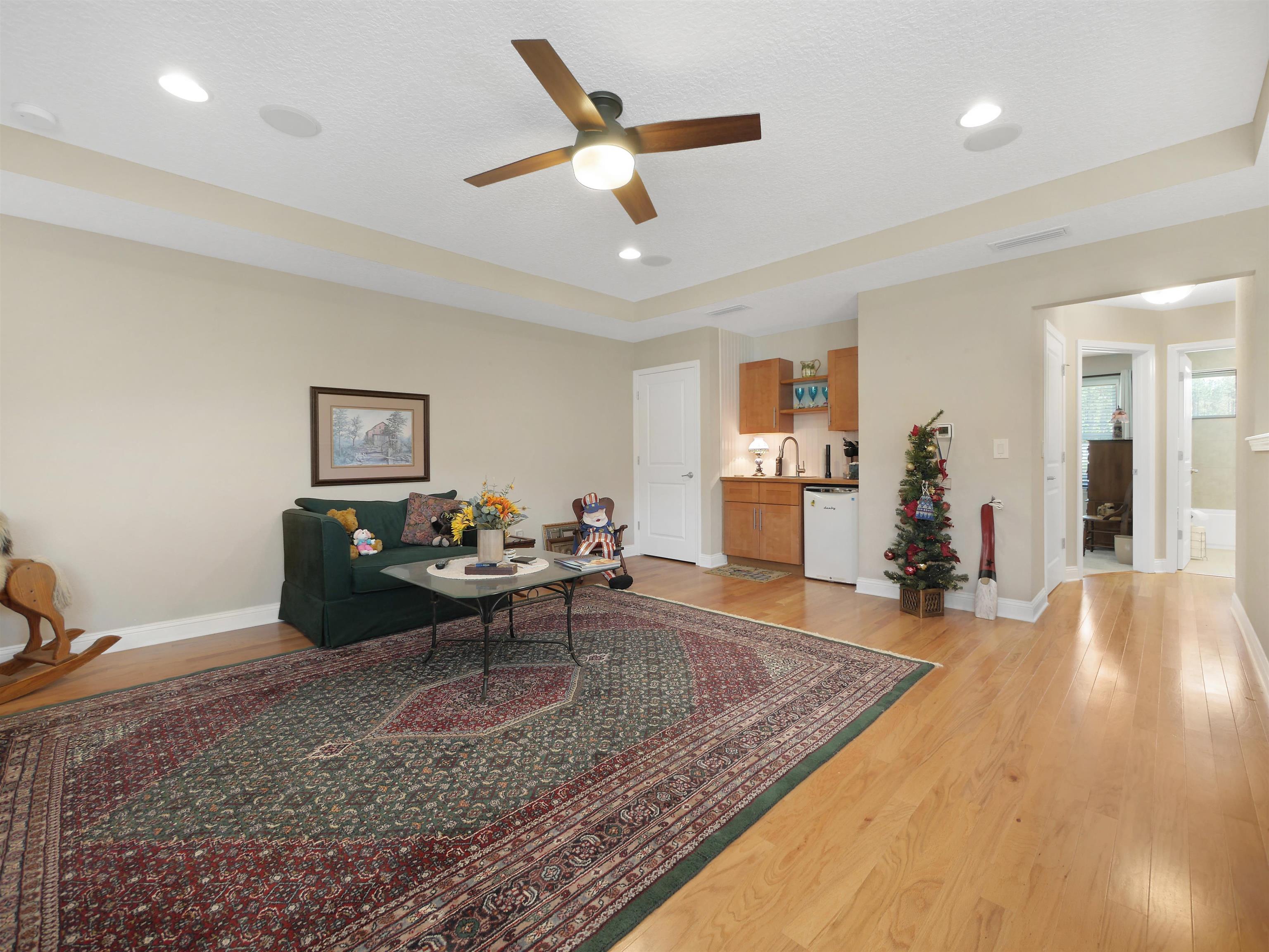 100 Coppinger Pl