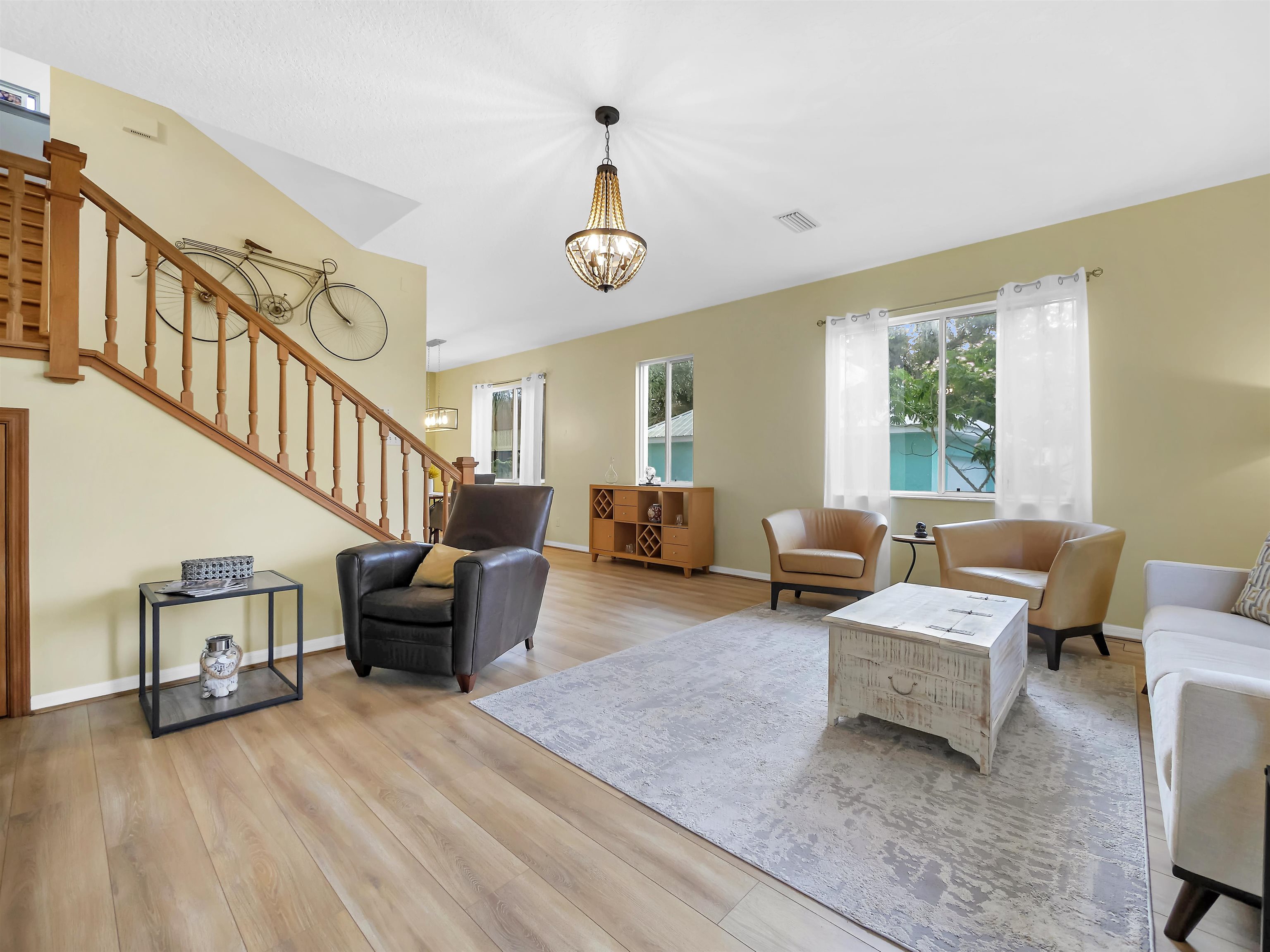 10 Seminole Dr