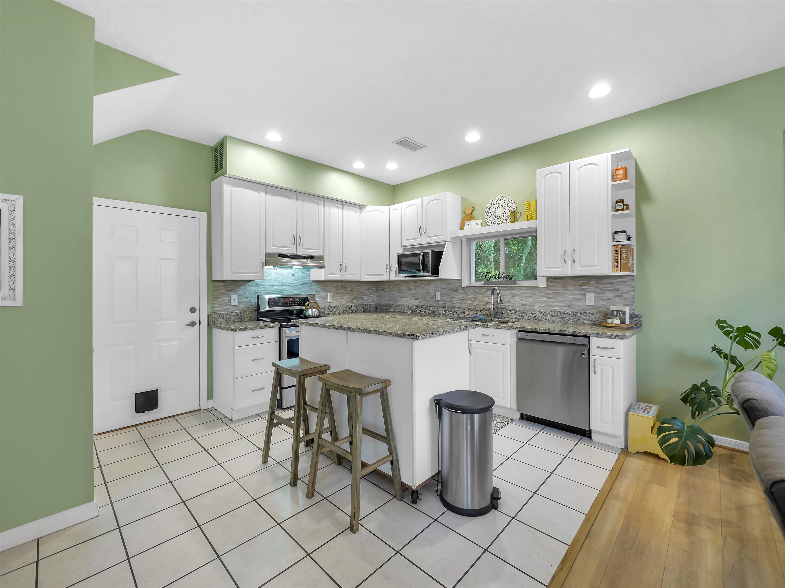 10 Seminole Dr