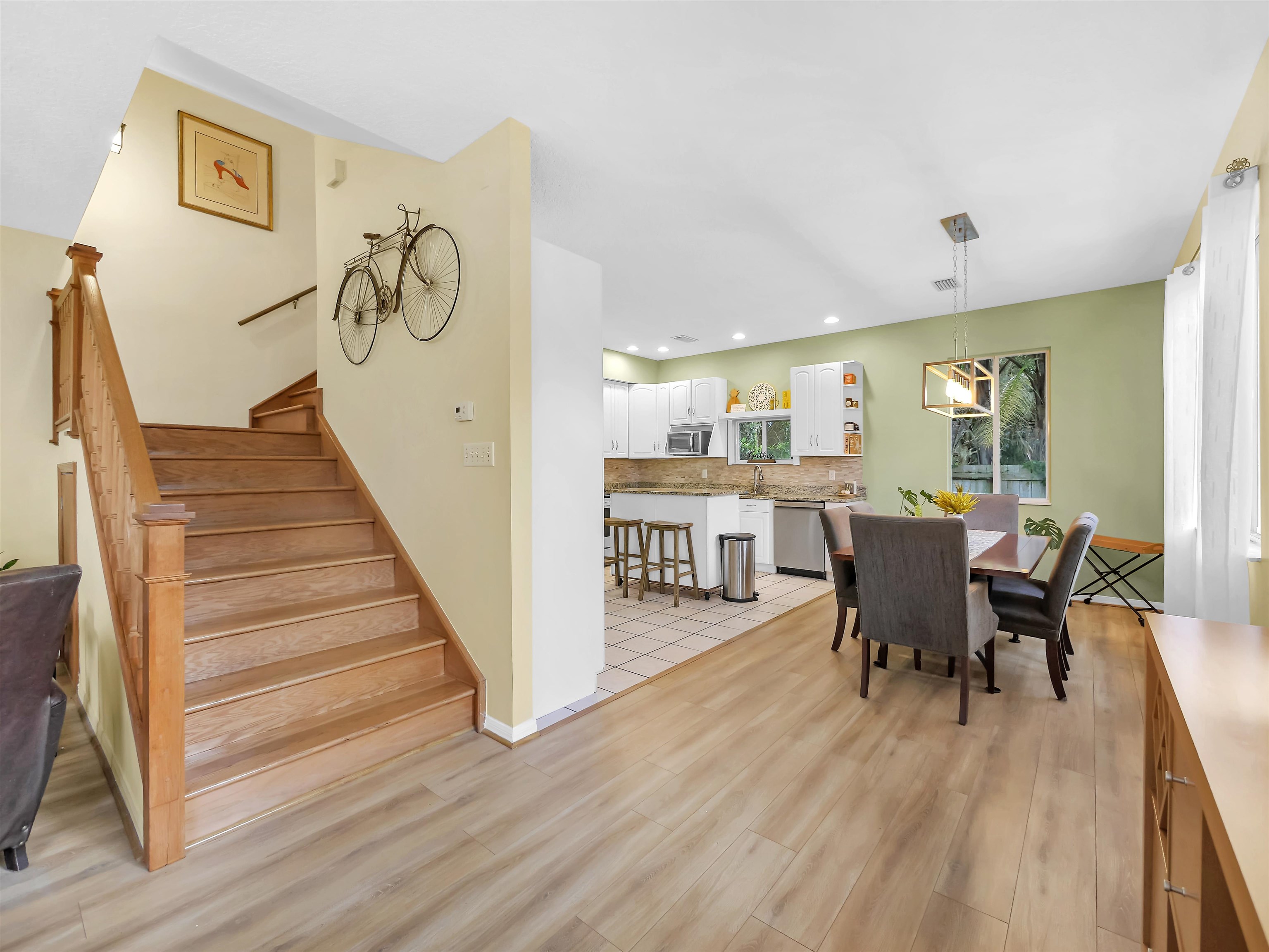10 Seminole Dr
