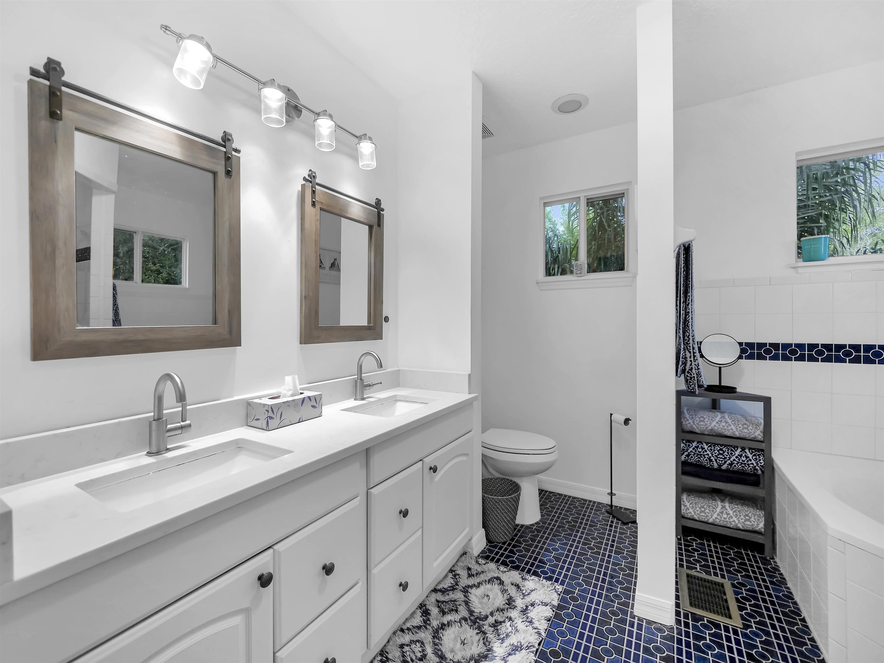 10 Seminole Dr