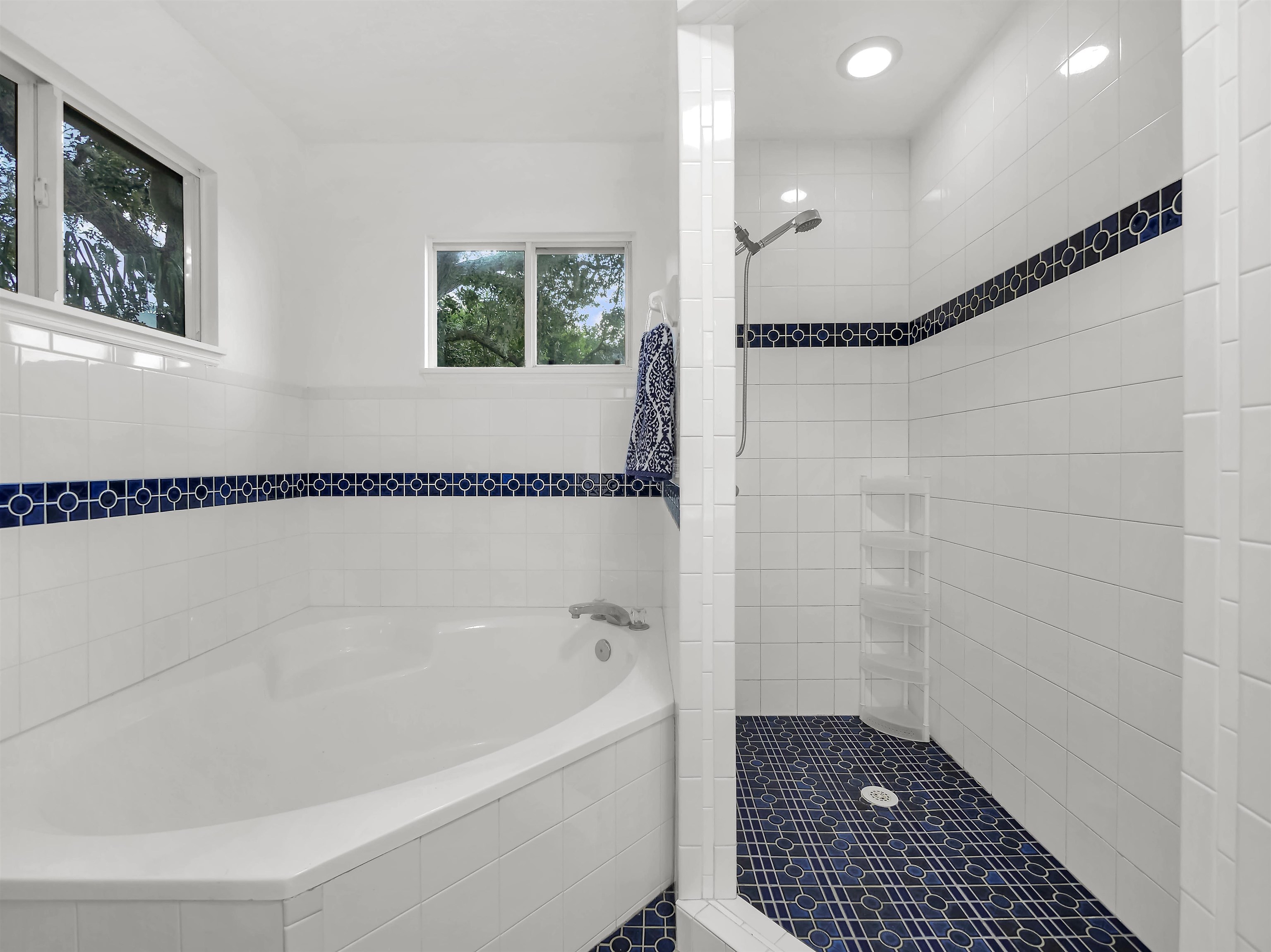 10 Seminole Dr