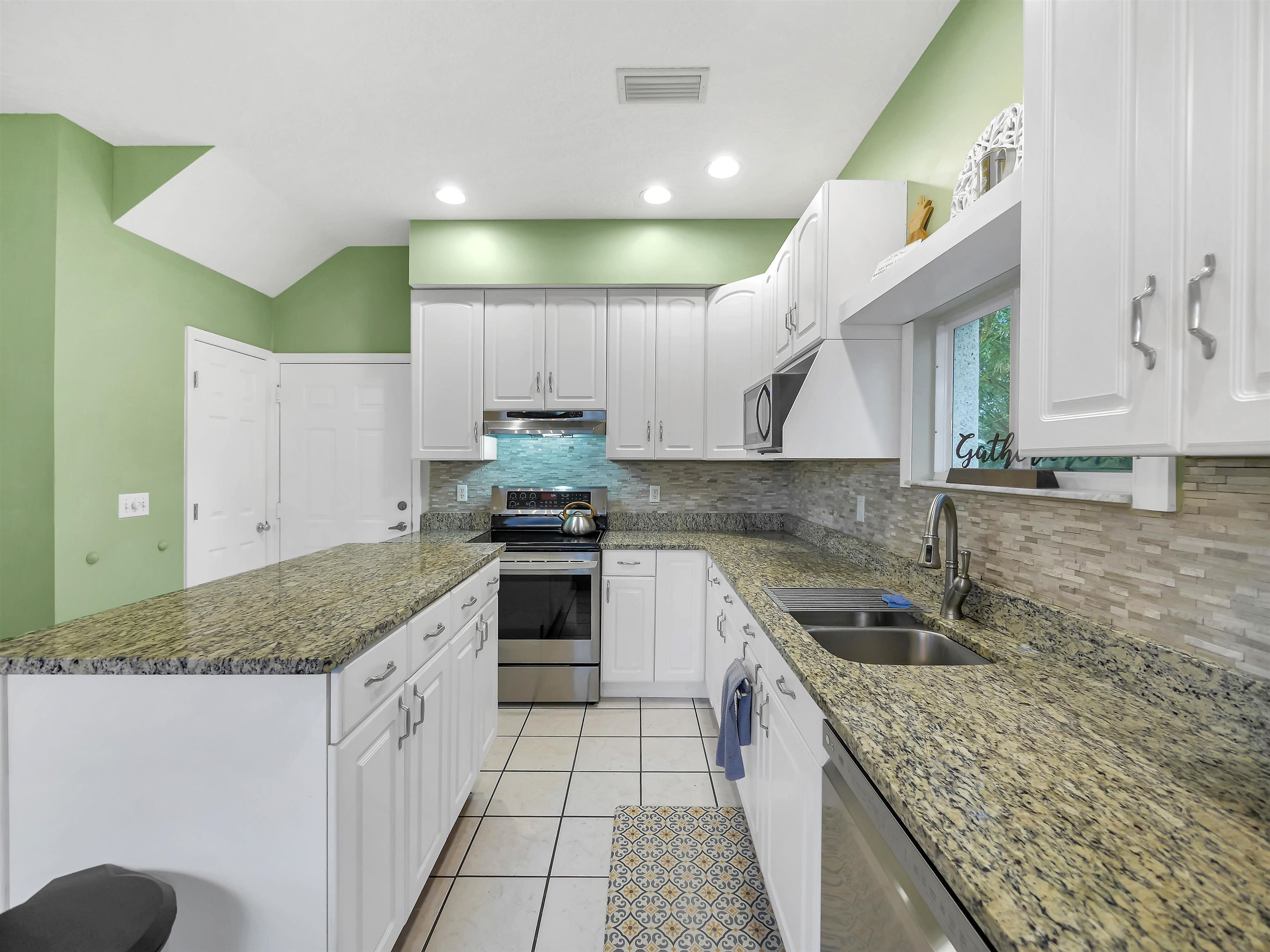 10 Seminole Dr