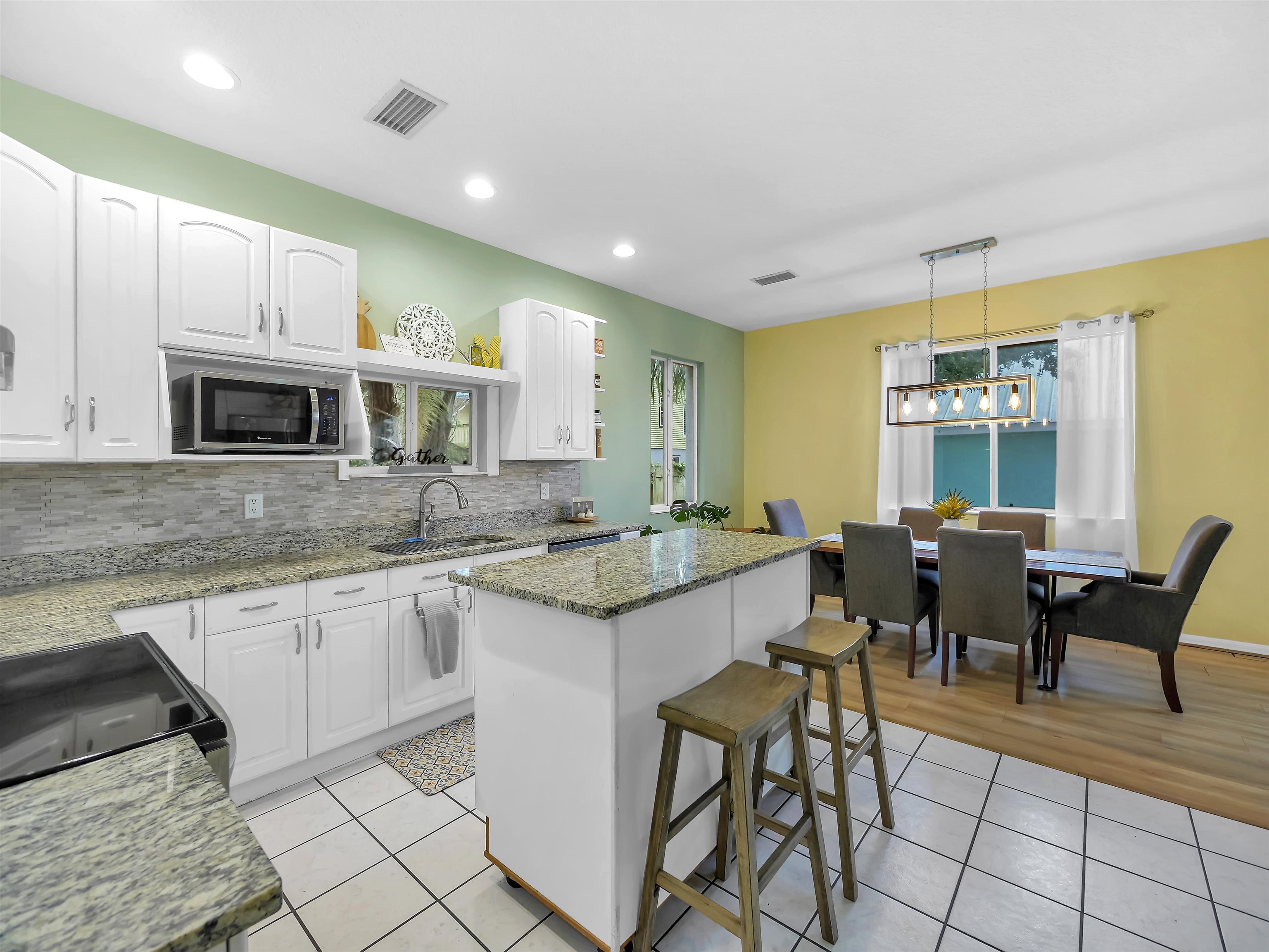 10 Seminole Dr