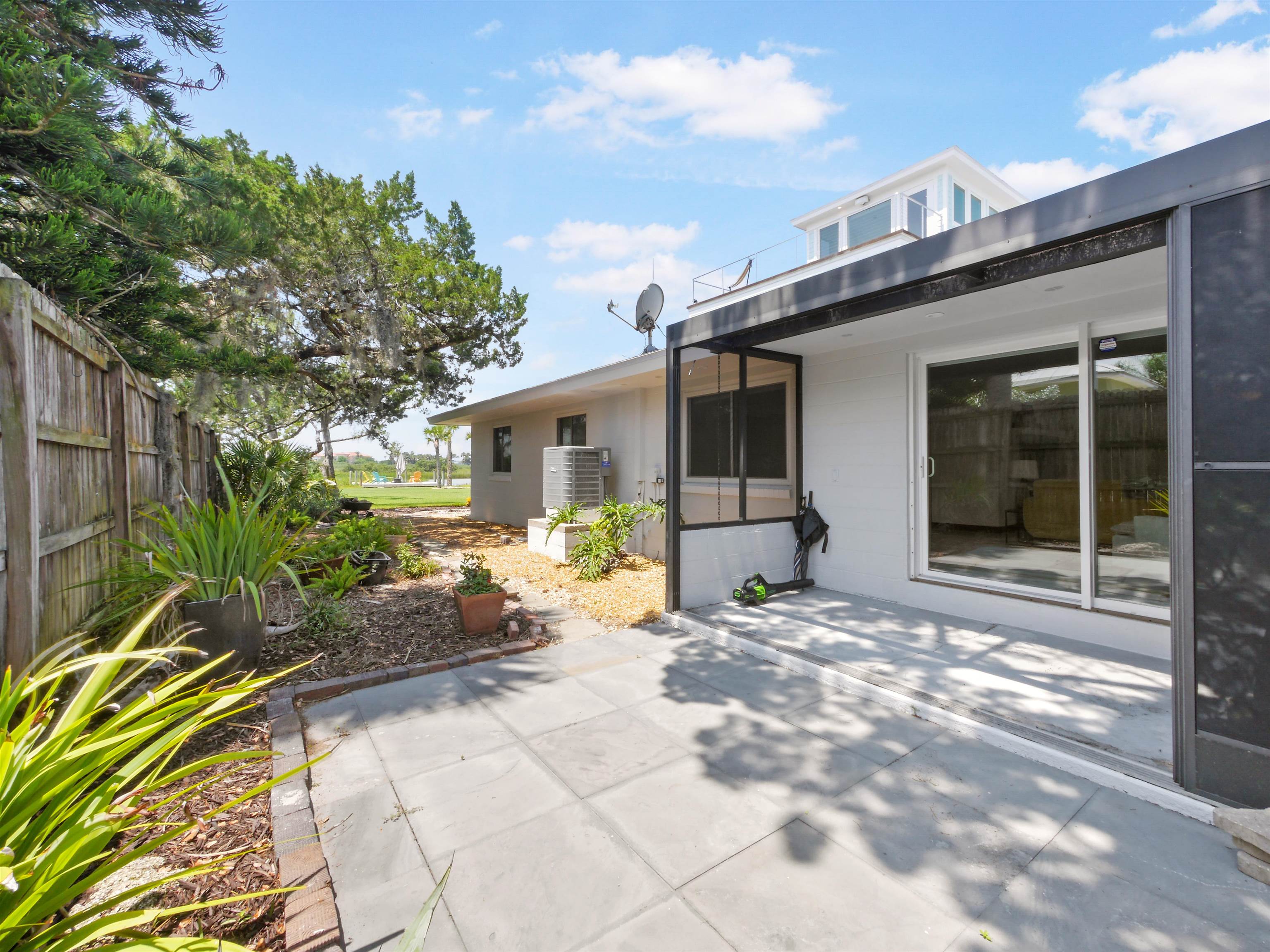 205 Coquina Ave
