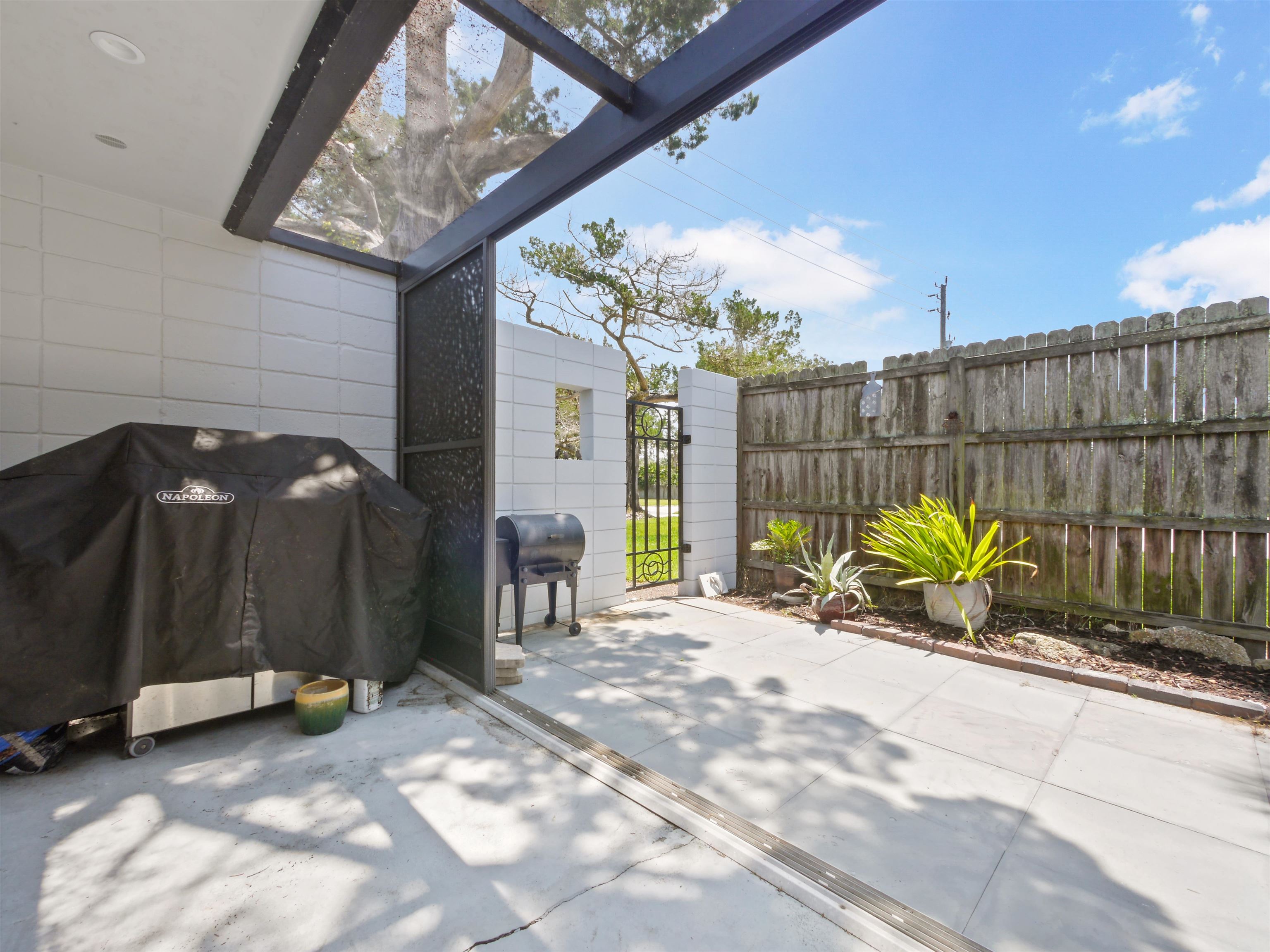 205 Coquina Ave