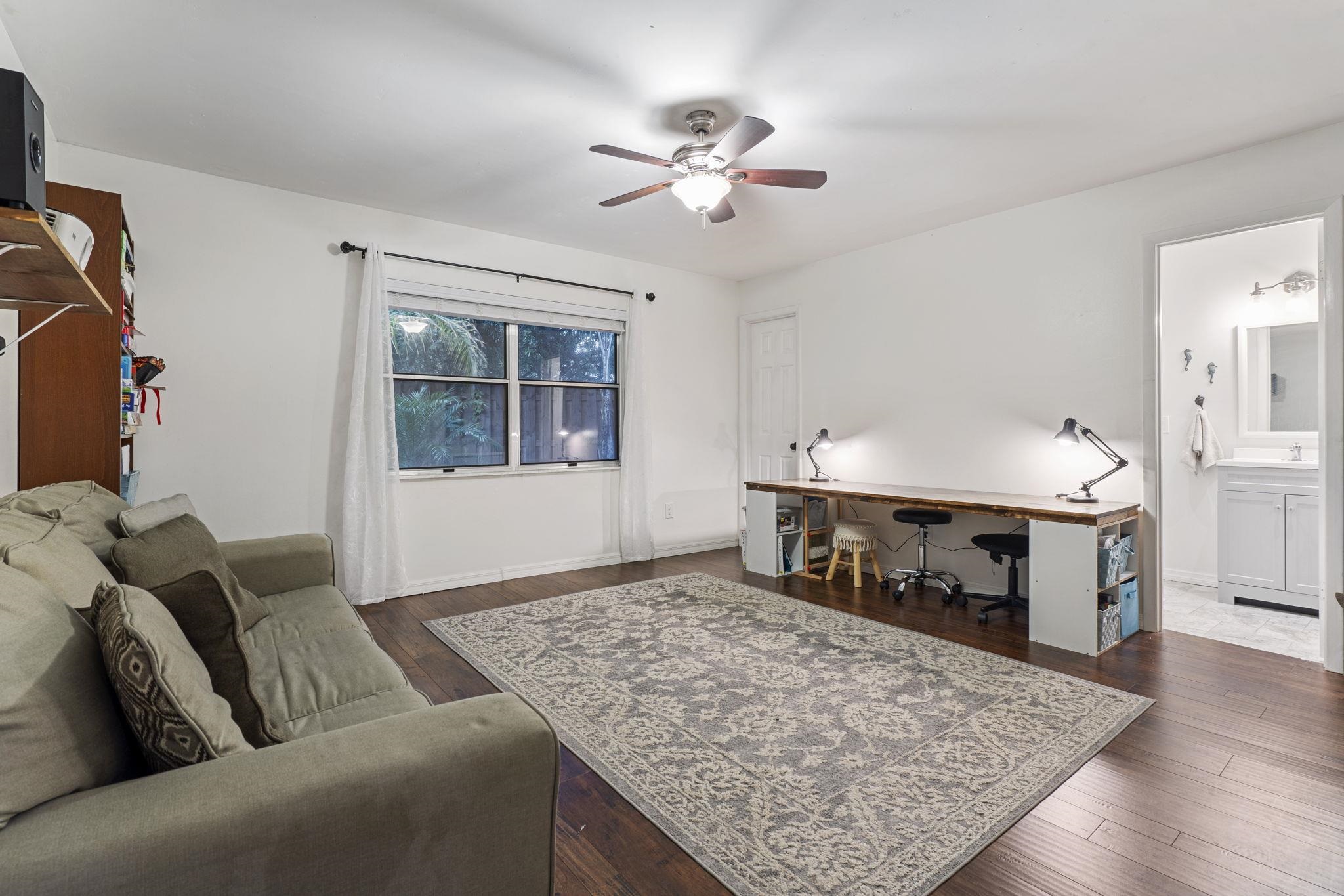 905 Alcala Dr