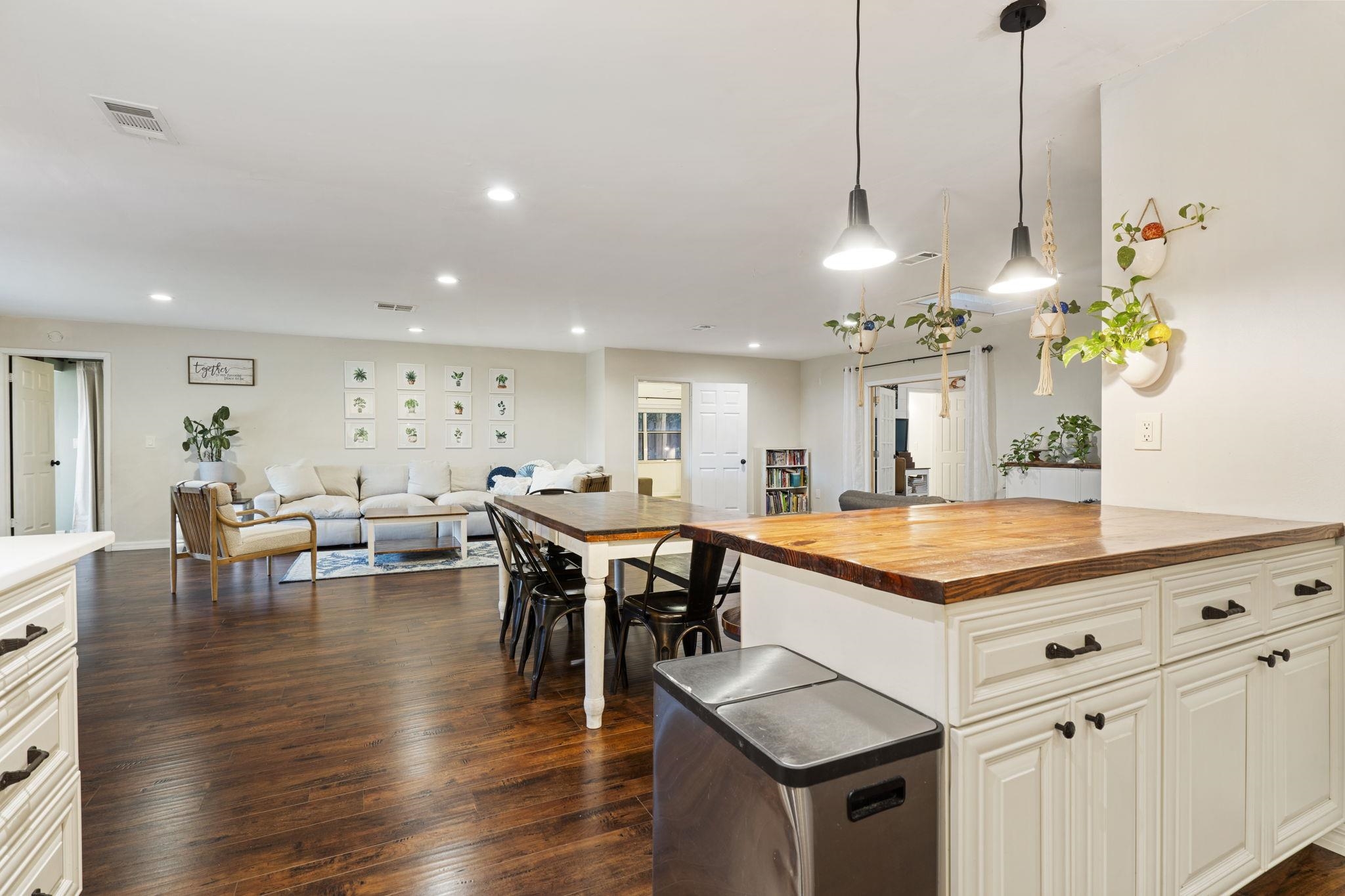 905 Alcala Dr
