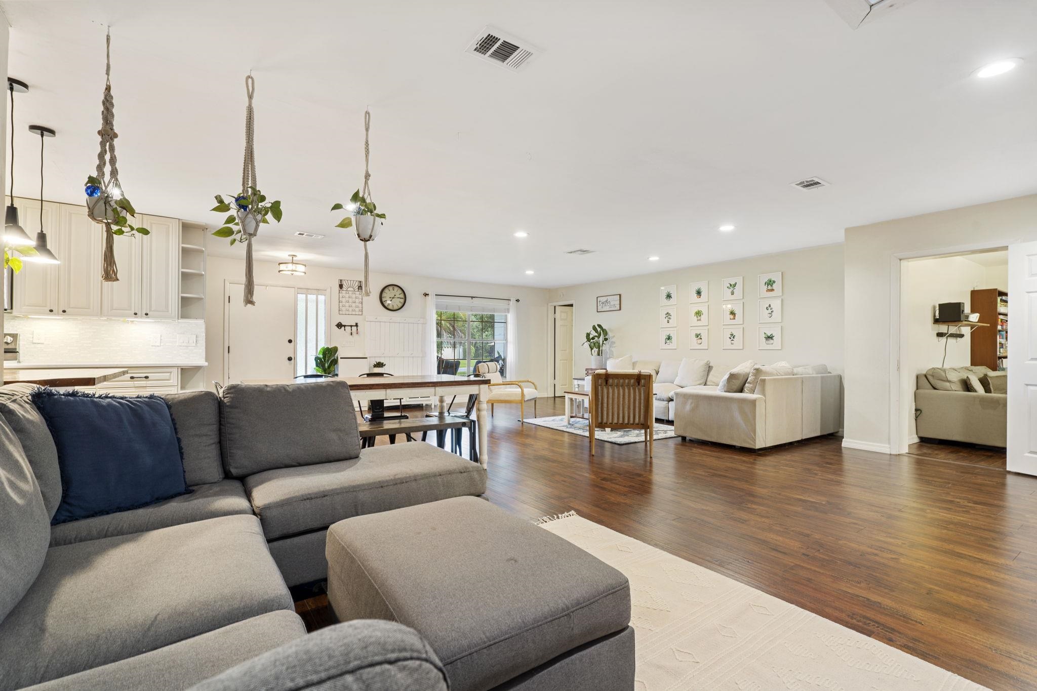 905 Alcala Dr