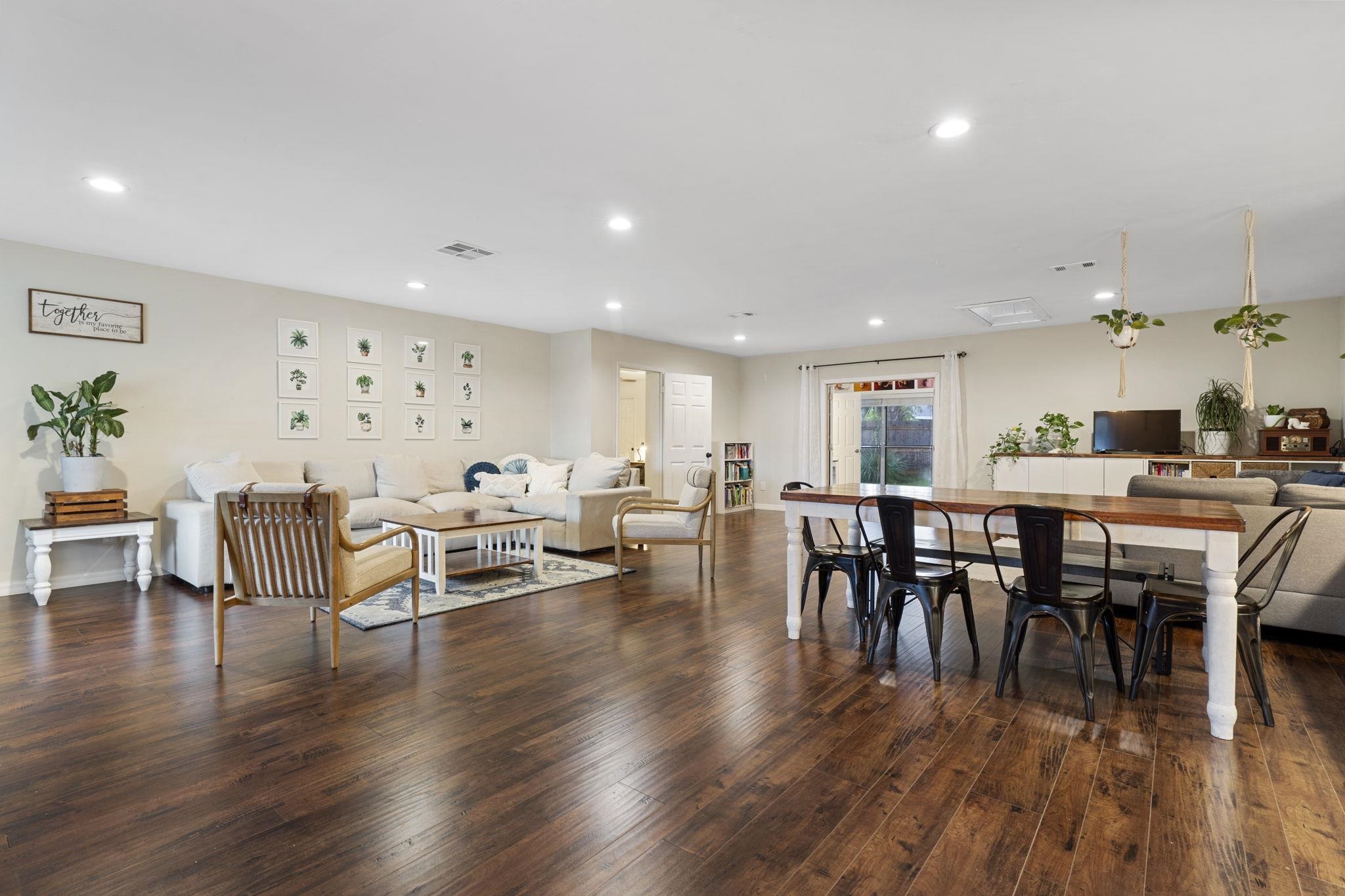 905 Alcala Dr