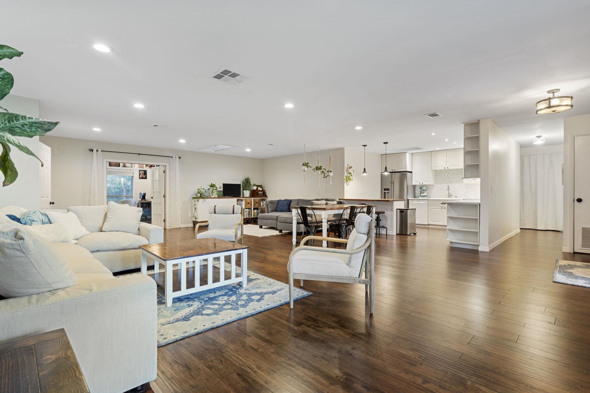 905 Alcala Dr