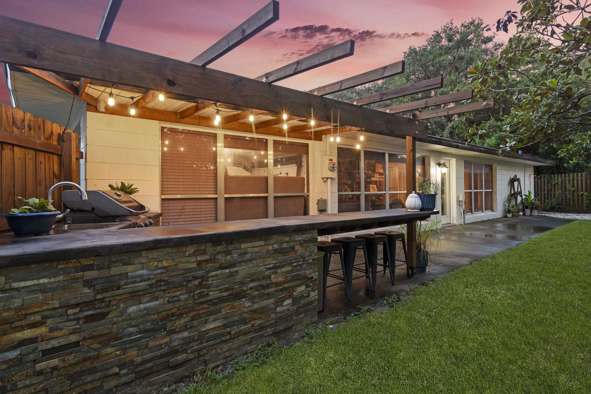 905 Alcala Dr