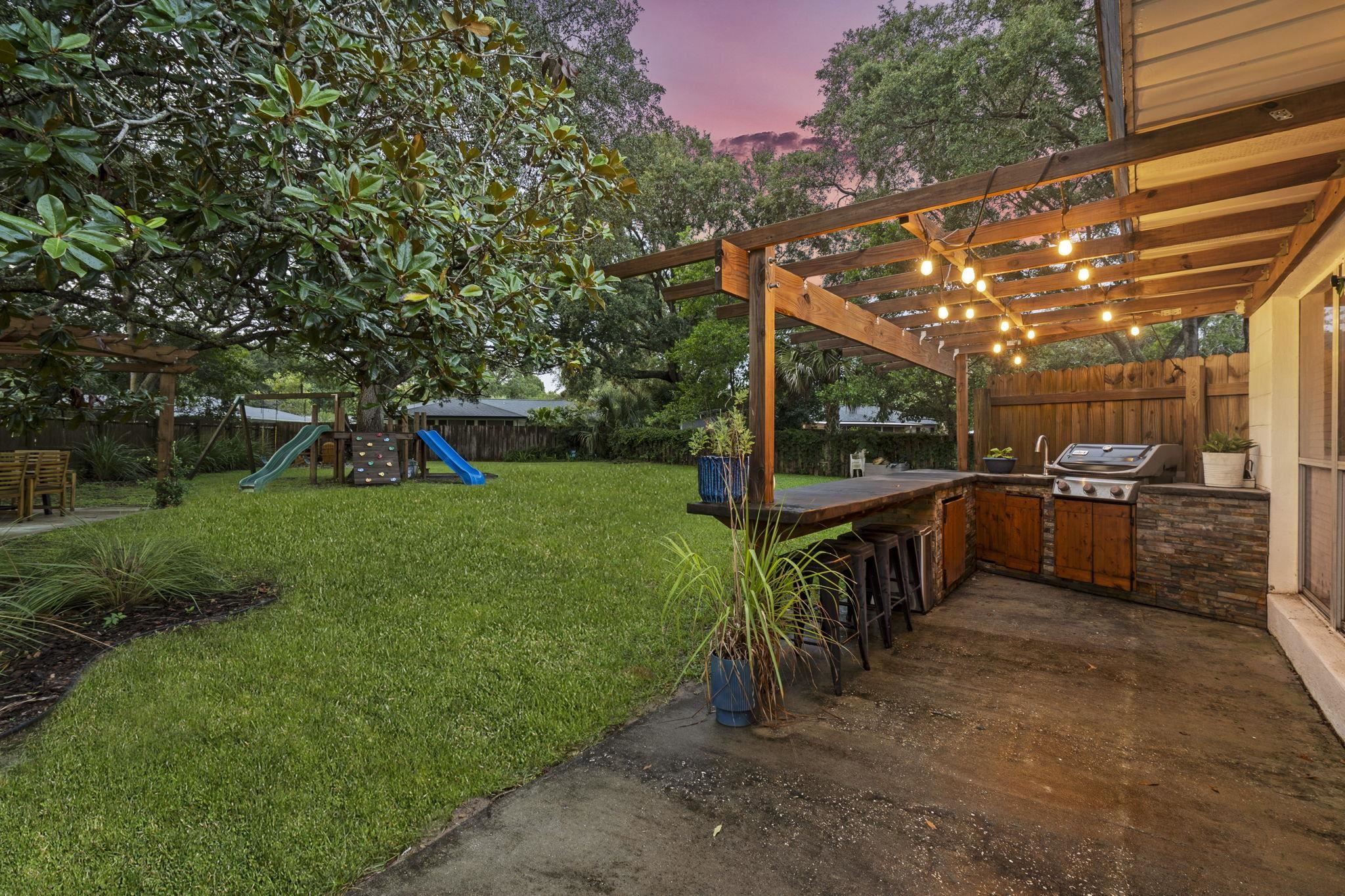 905 Alcala Dr