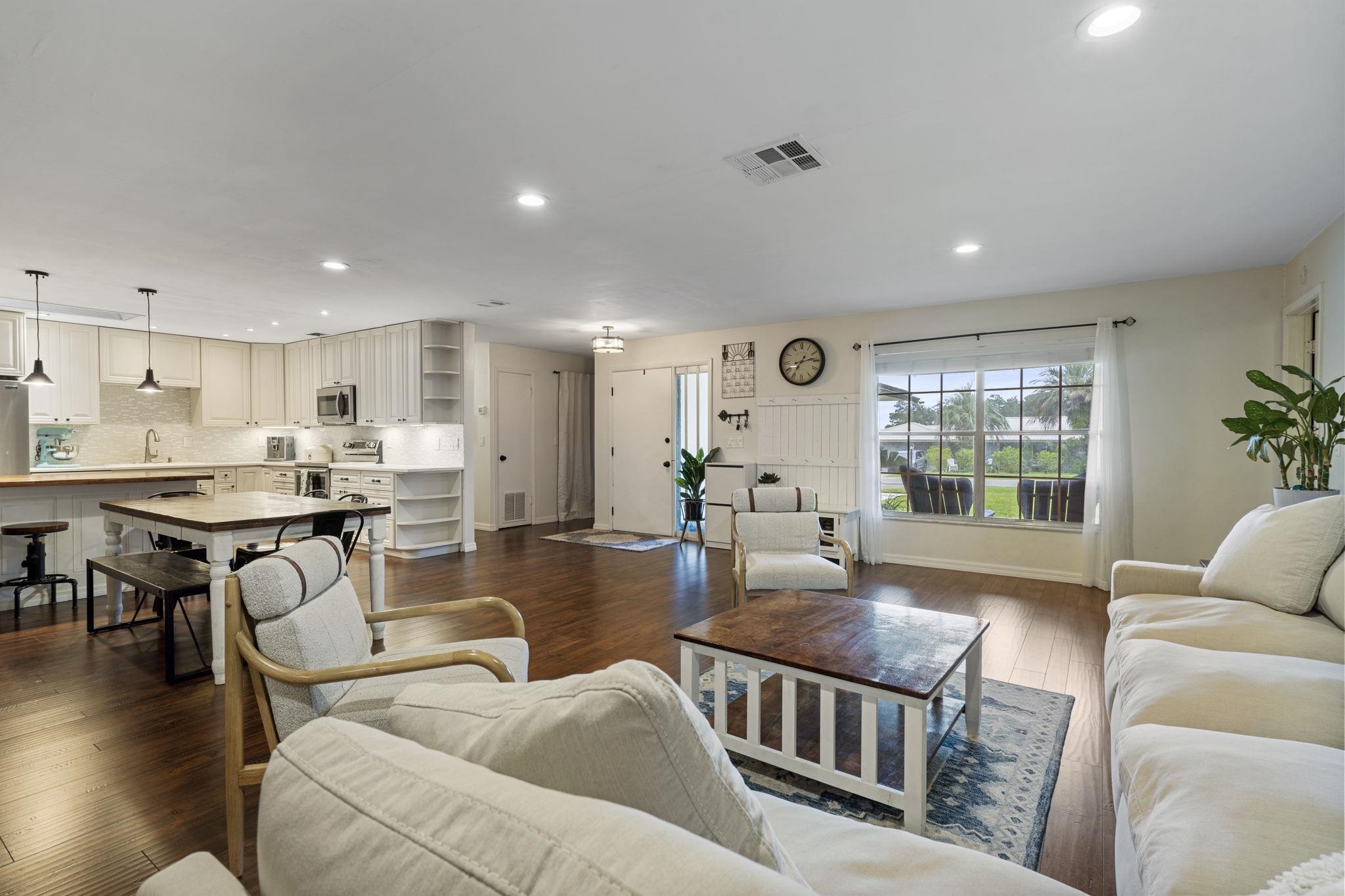 905 Alcala Dr