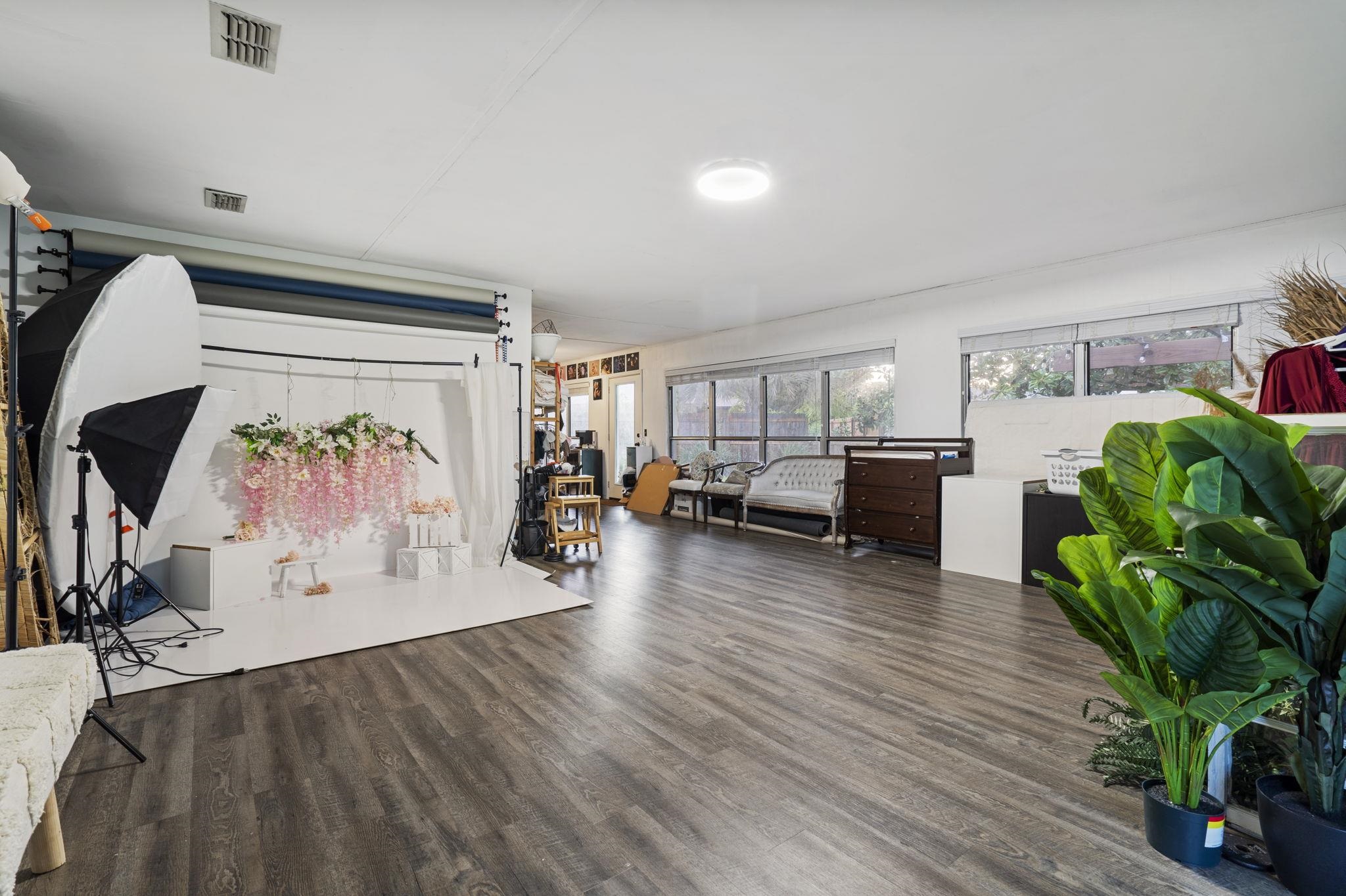 905 Alcala Dr