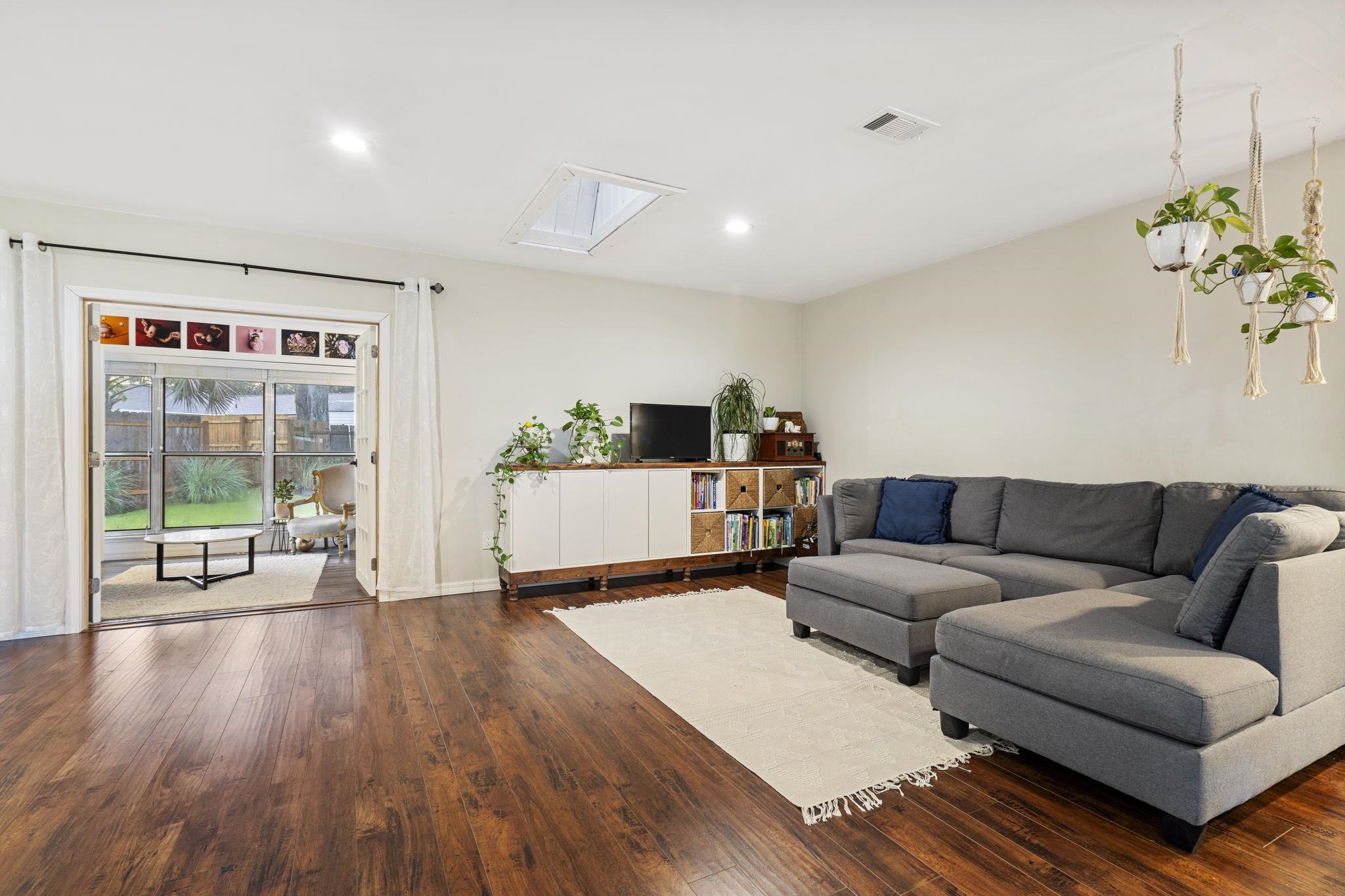 905 Alcala Dr