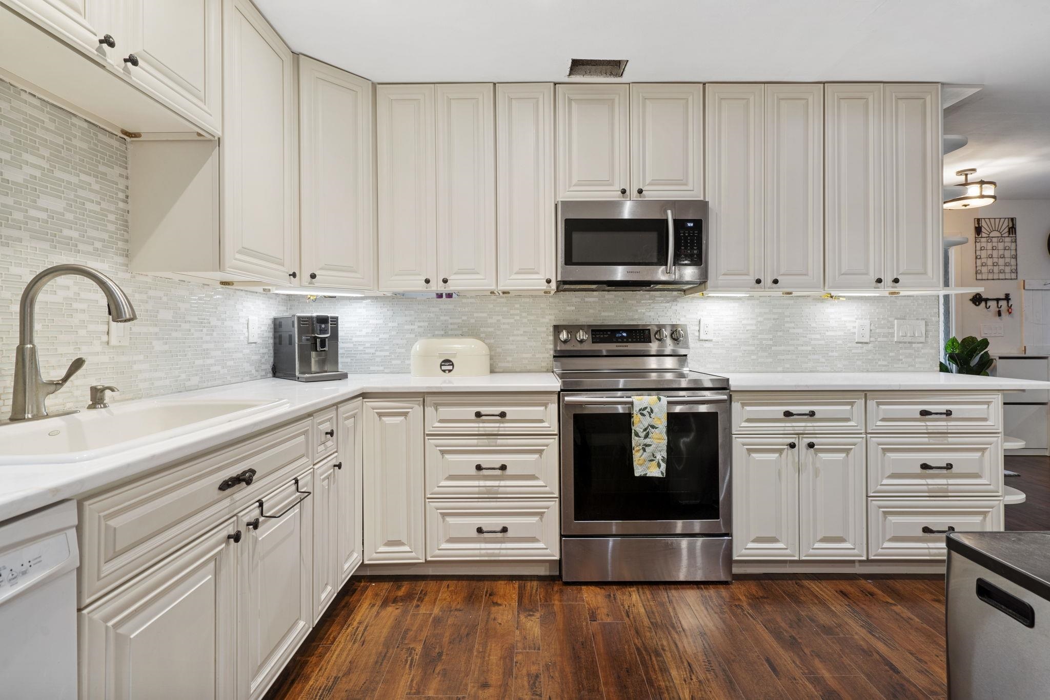 905 Alcala Dr