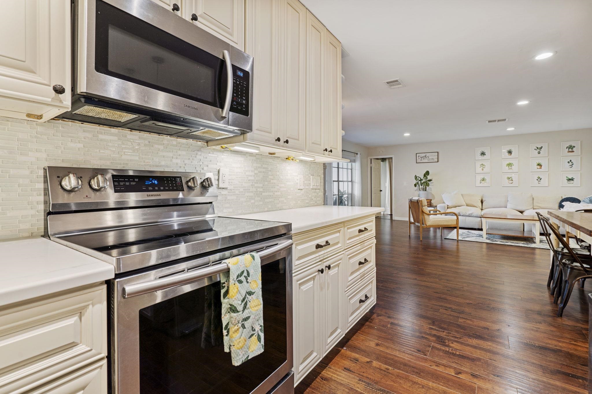 905 Alcala Dr