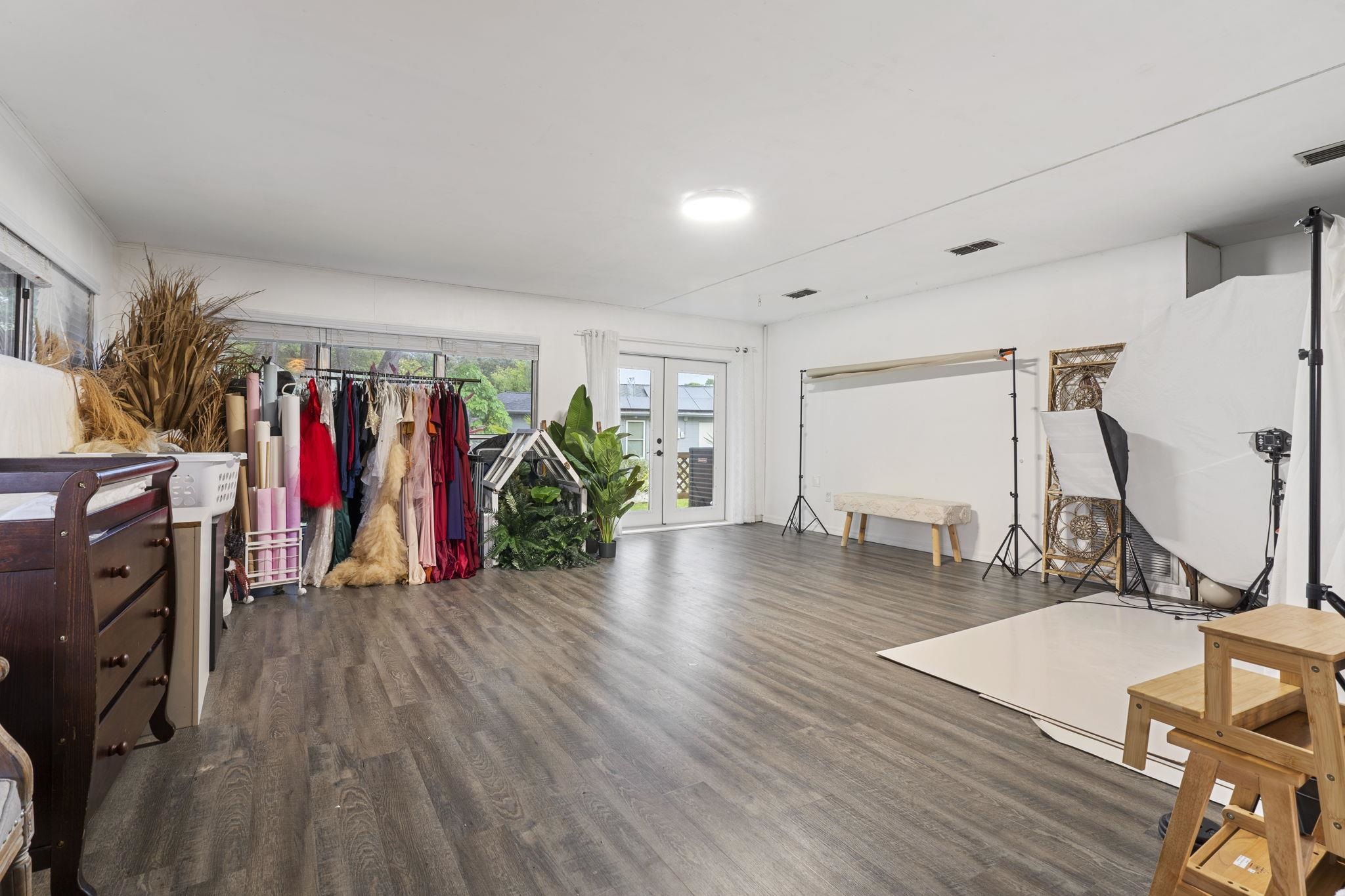 905 Alcala Dr