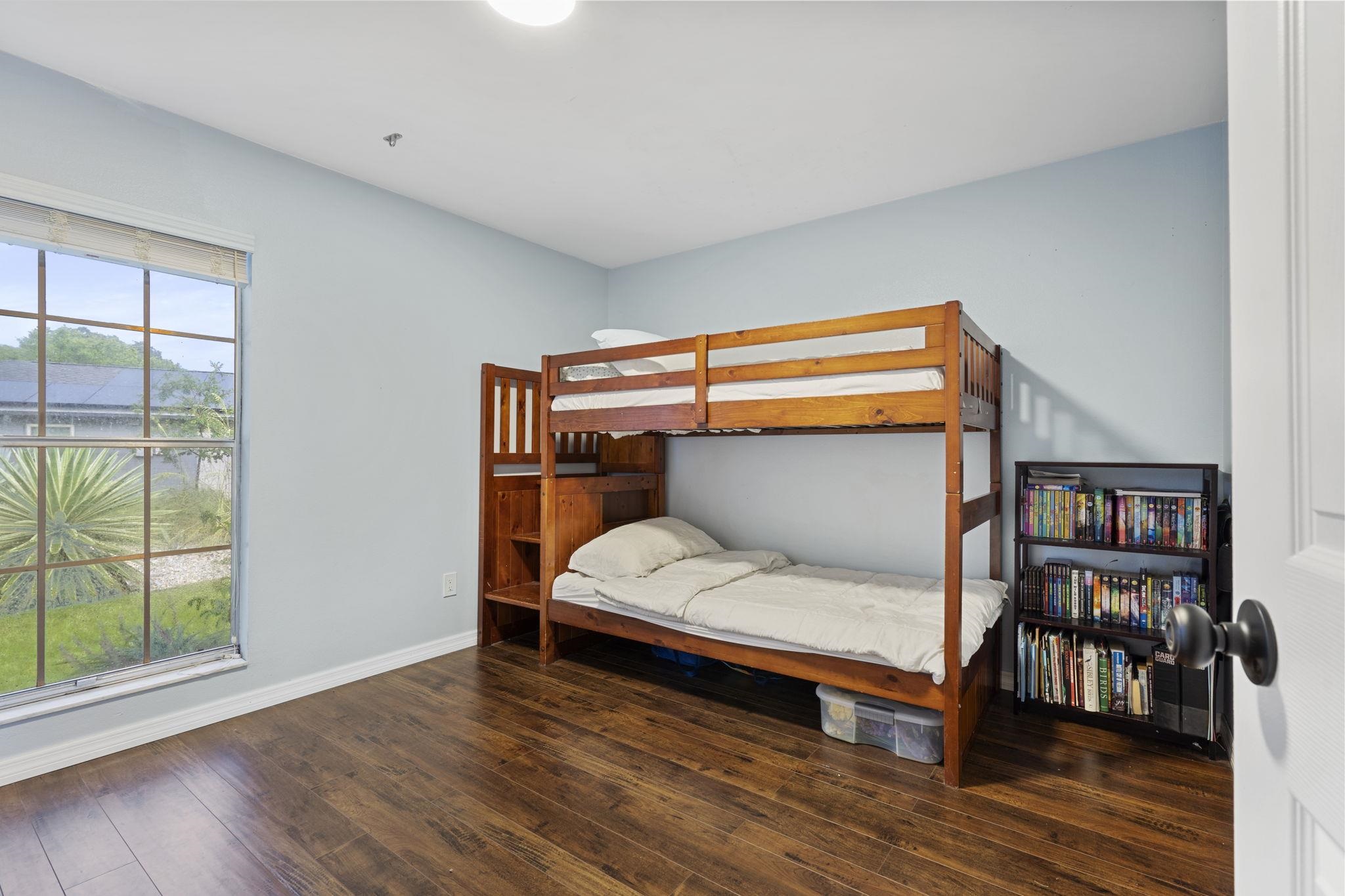 905 Alcala Dr