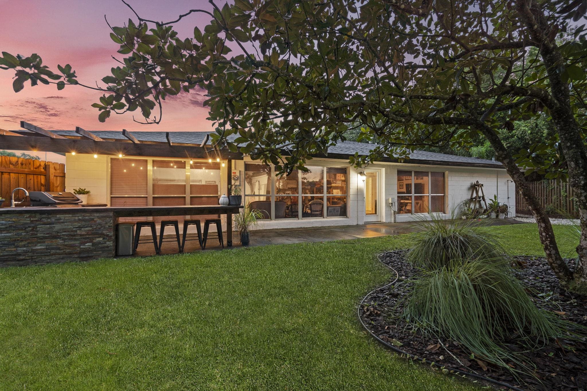 905 Alcala Dr