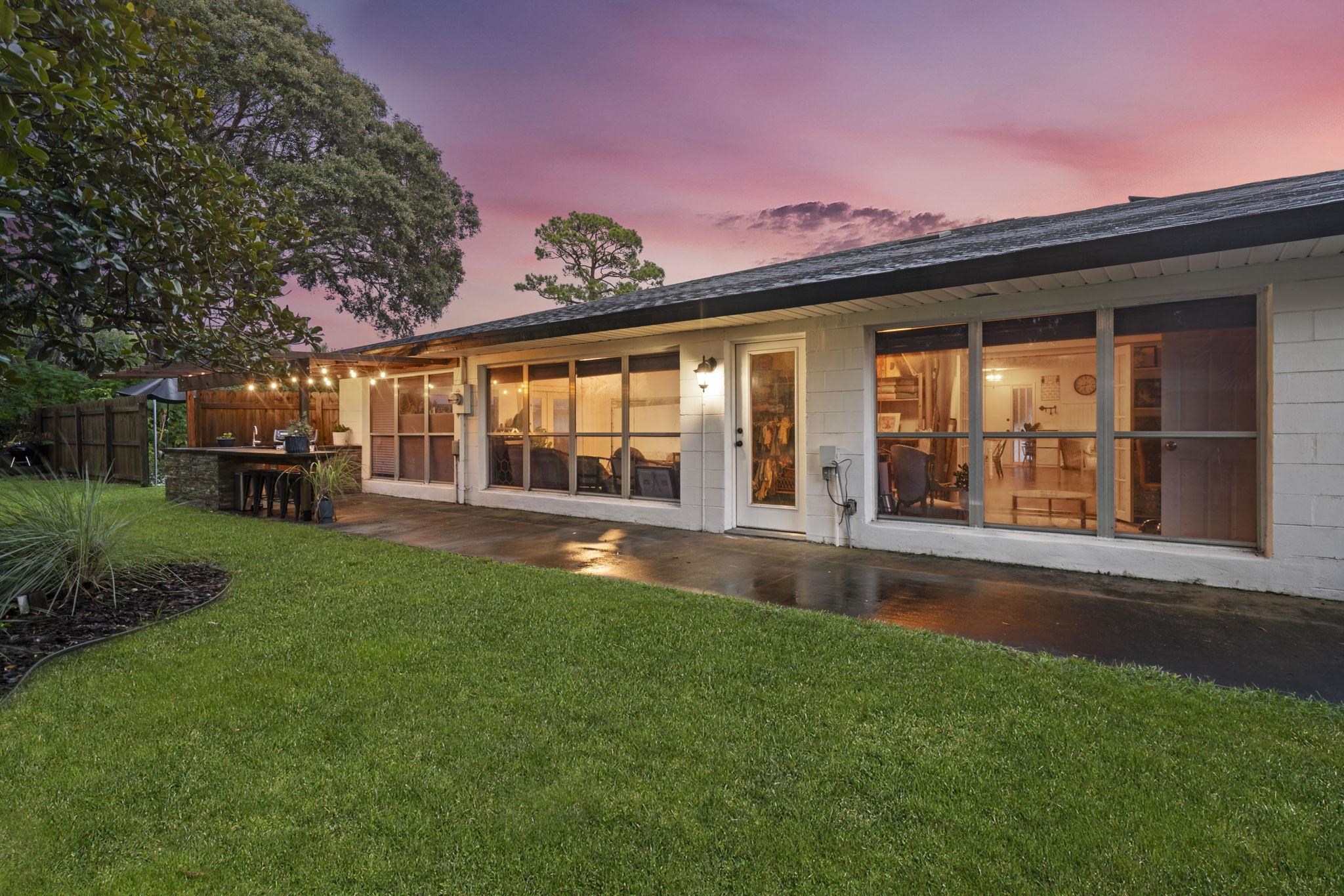 905 Alcala Dr