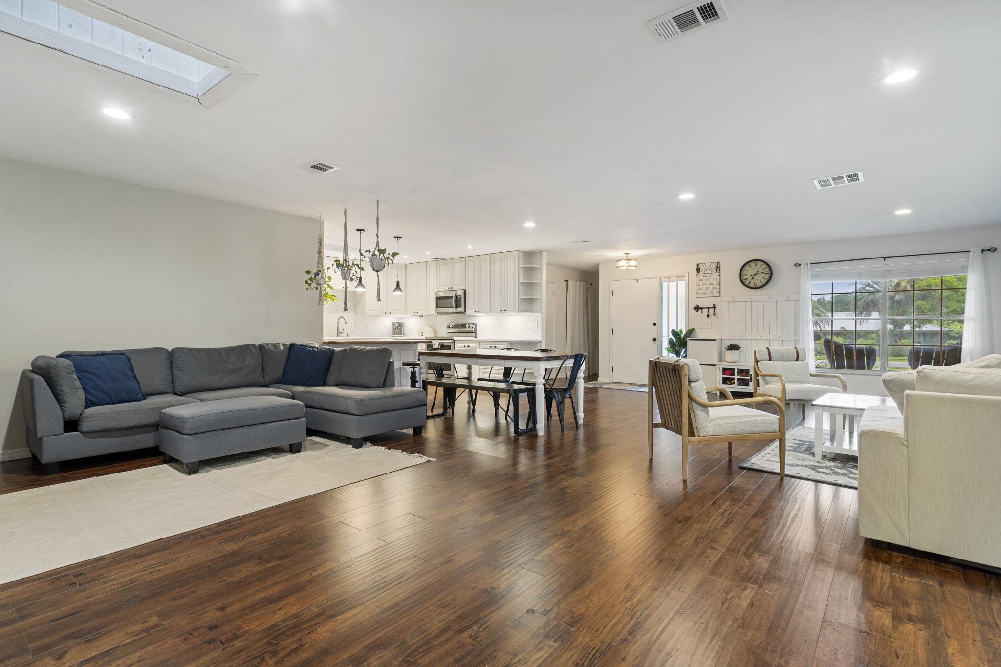 905 Alcala Dr