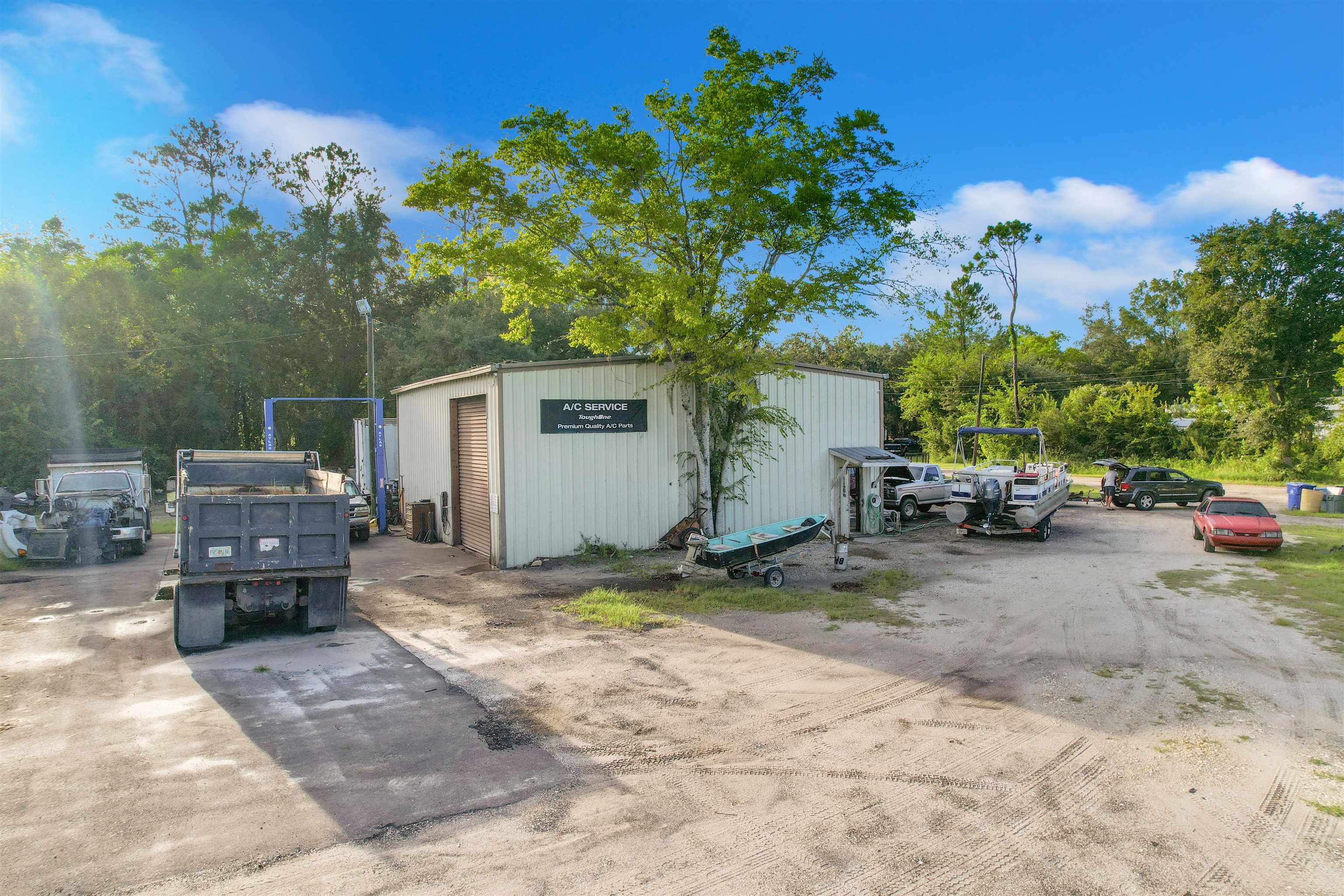 7661 State Road 207