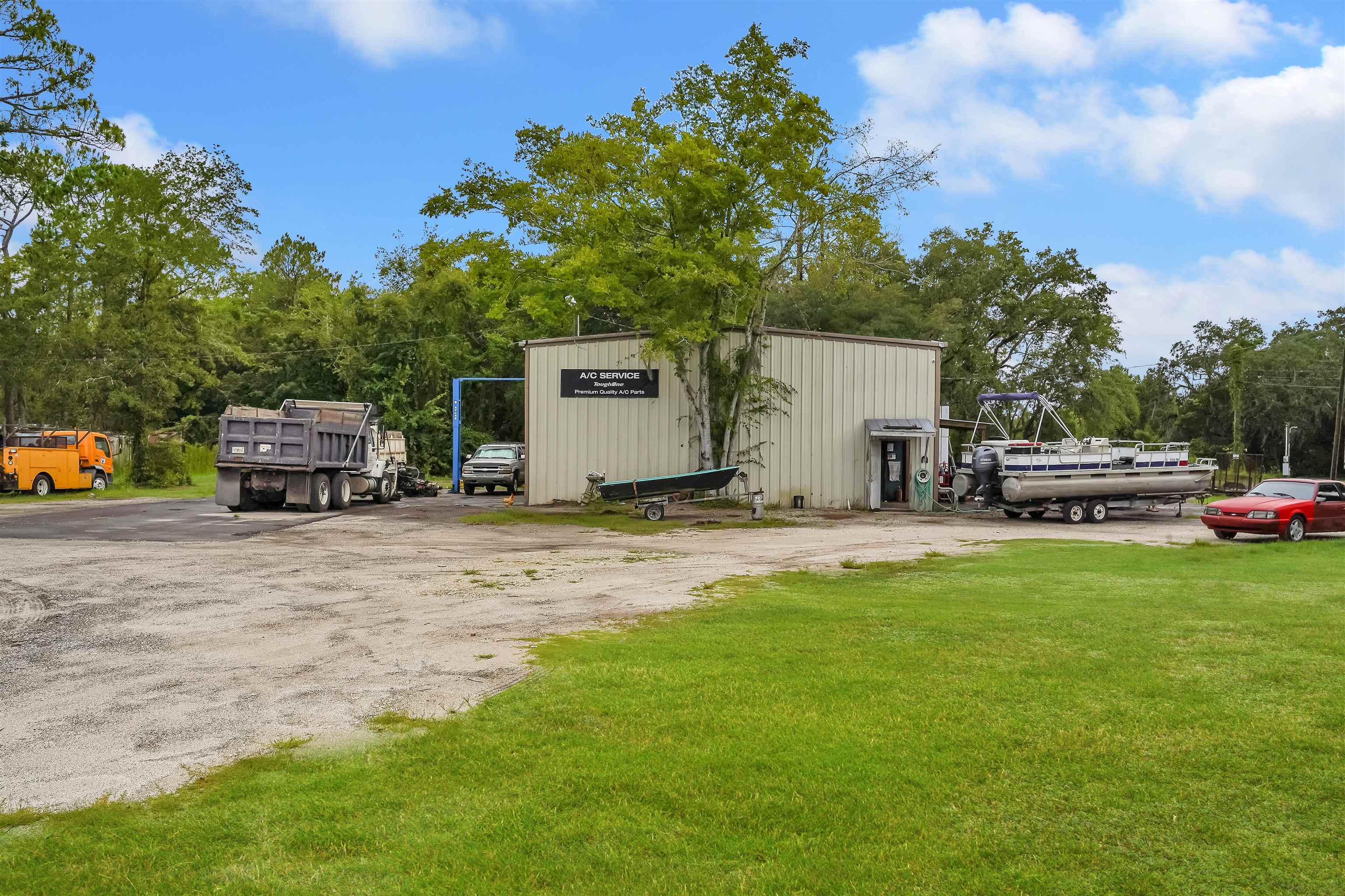 7661 State Road 207