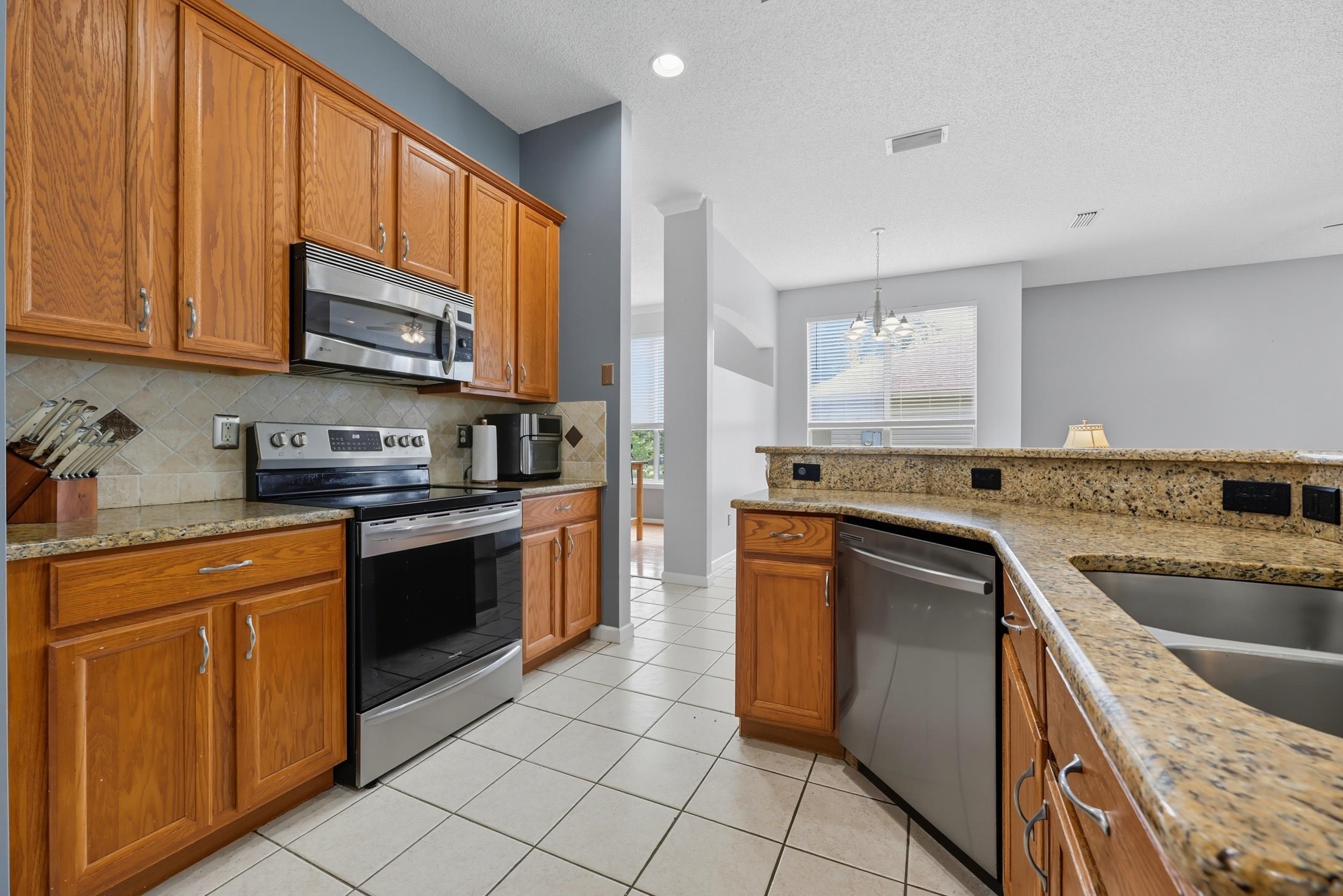 1976 Sandhill Crane Dr