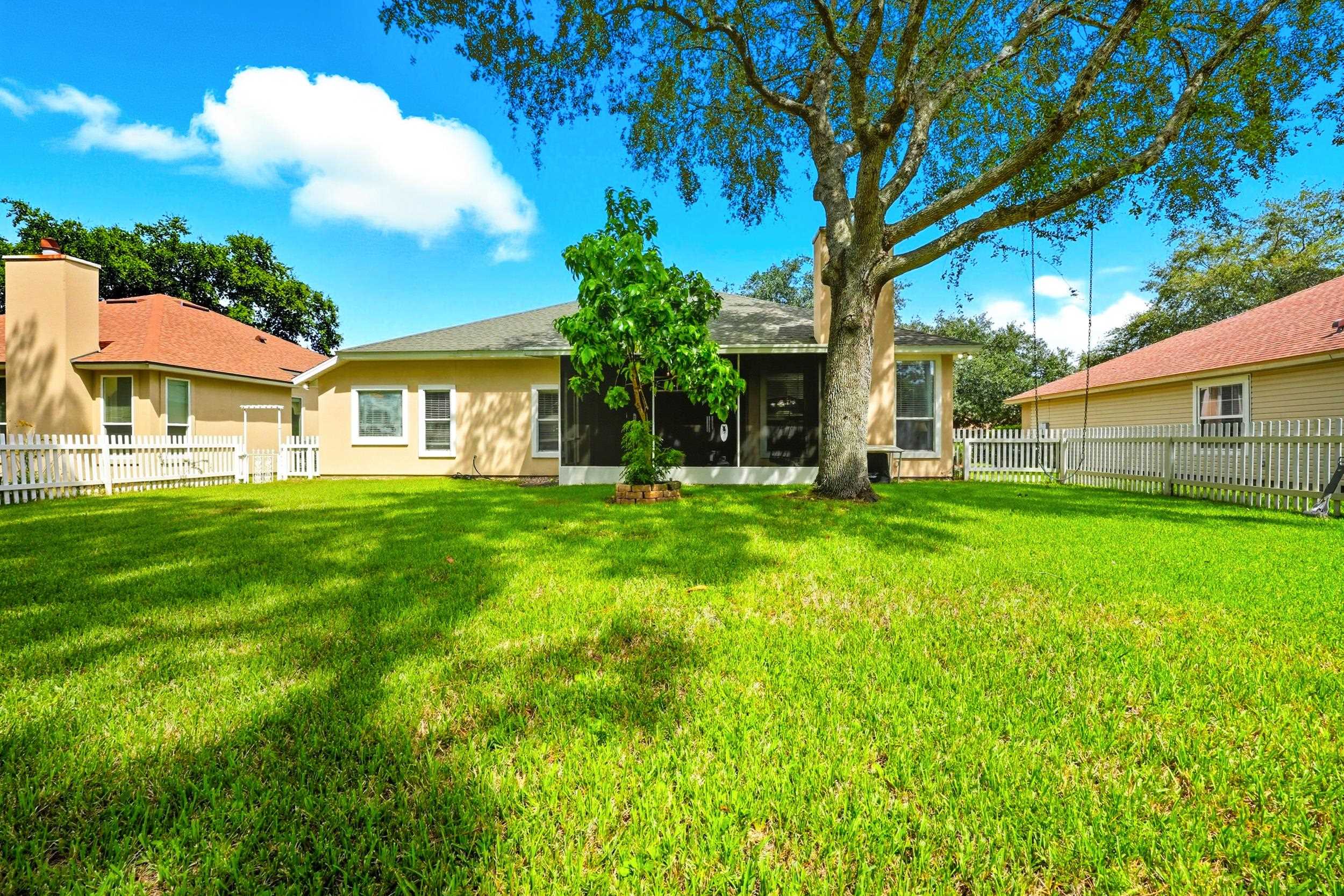 1976 Sandhill Crane Dr