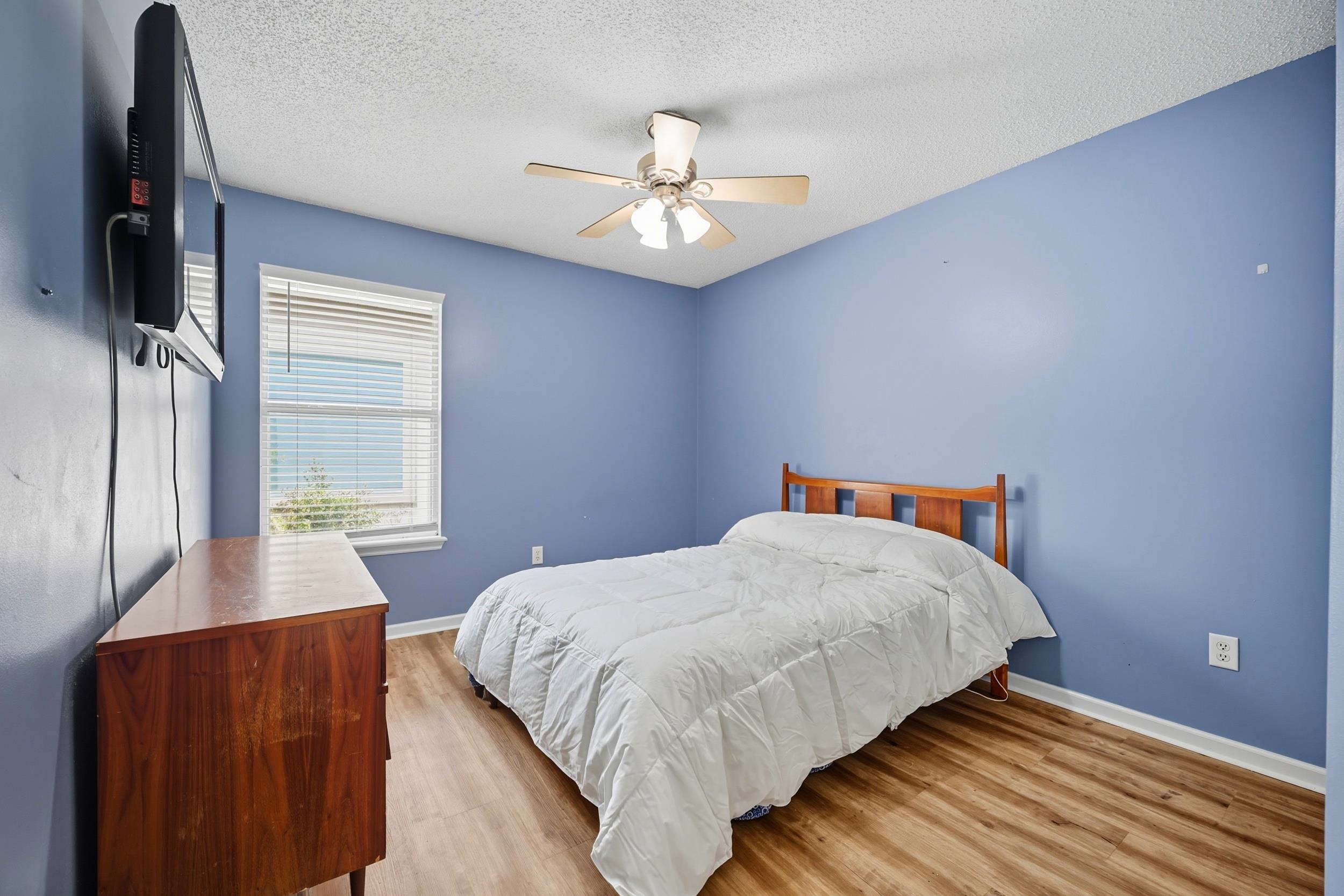 1976 Sandhill Crane Dr