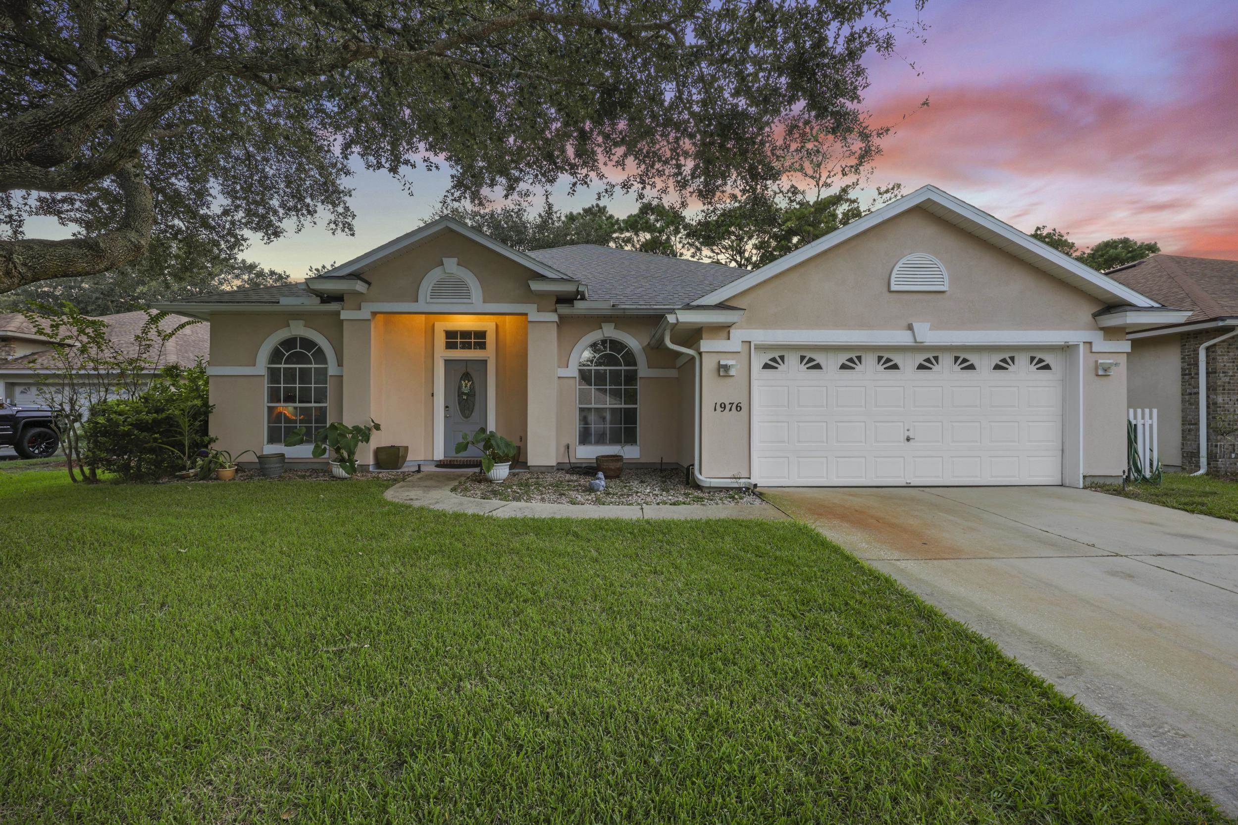 1976 Sandhill Crane Dr