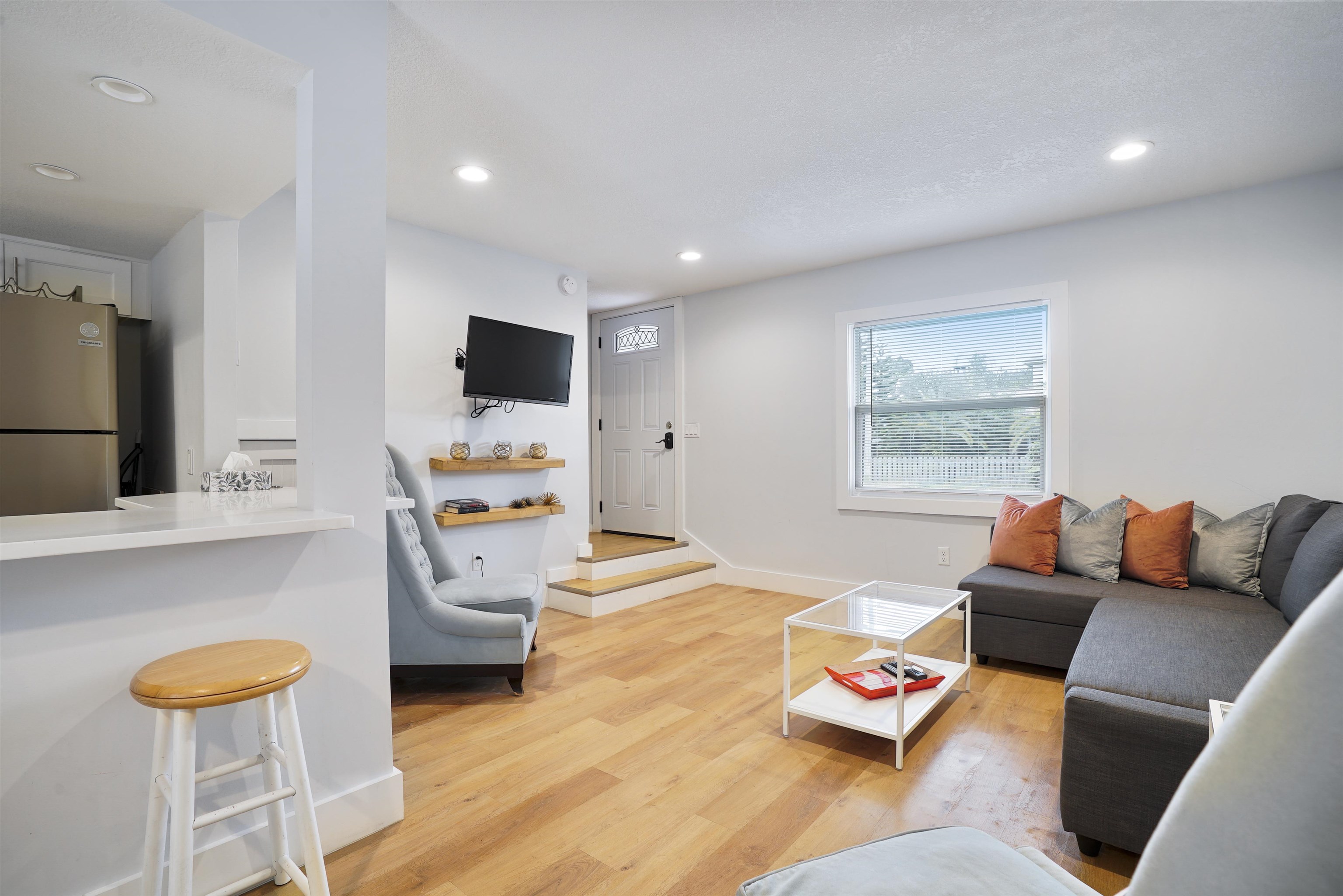 112 E St Unit: A & B
