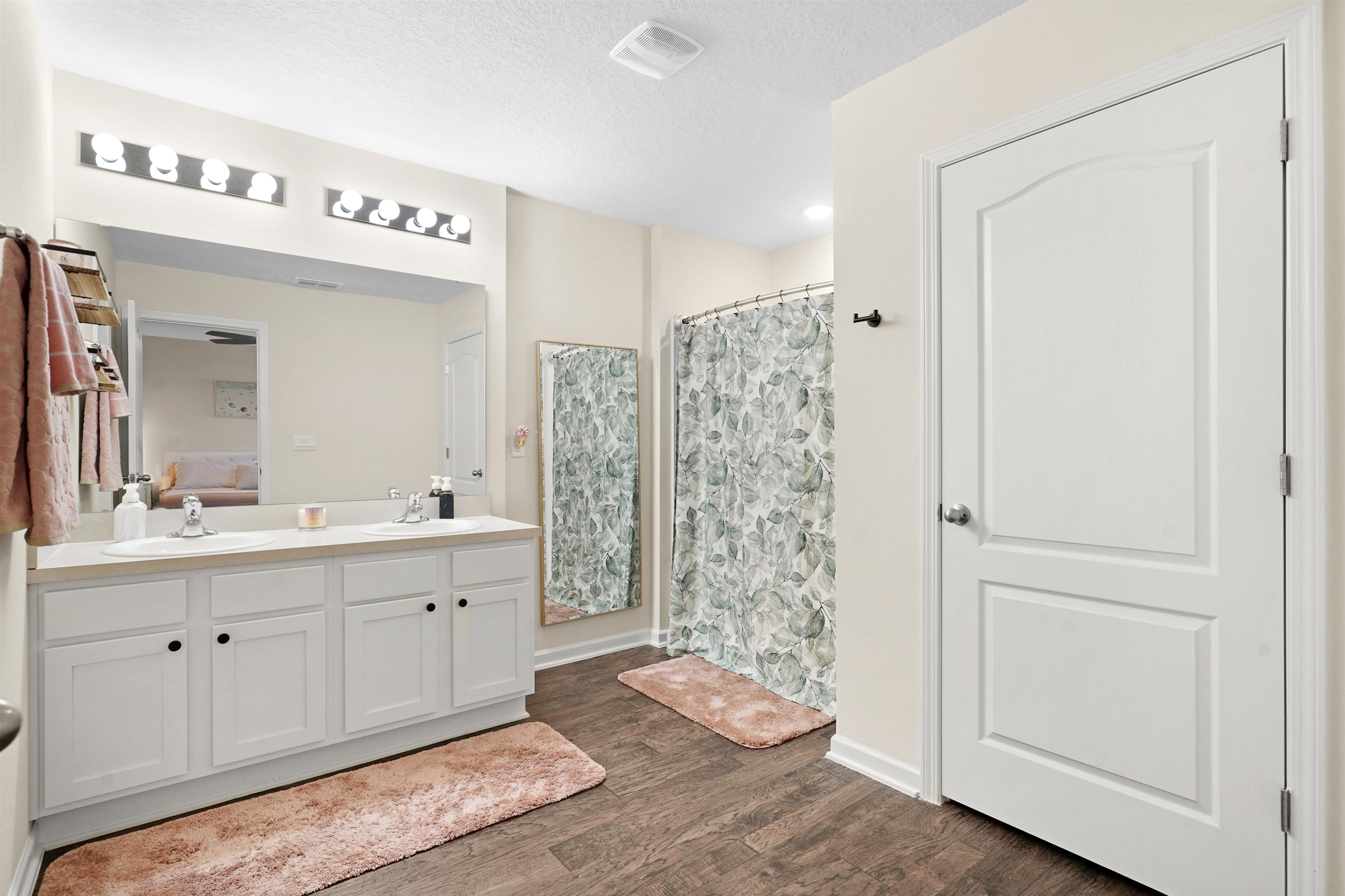 2348 Falling Star Ln