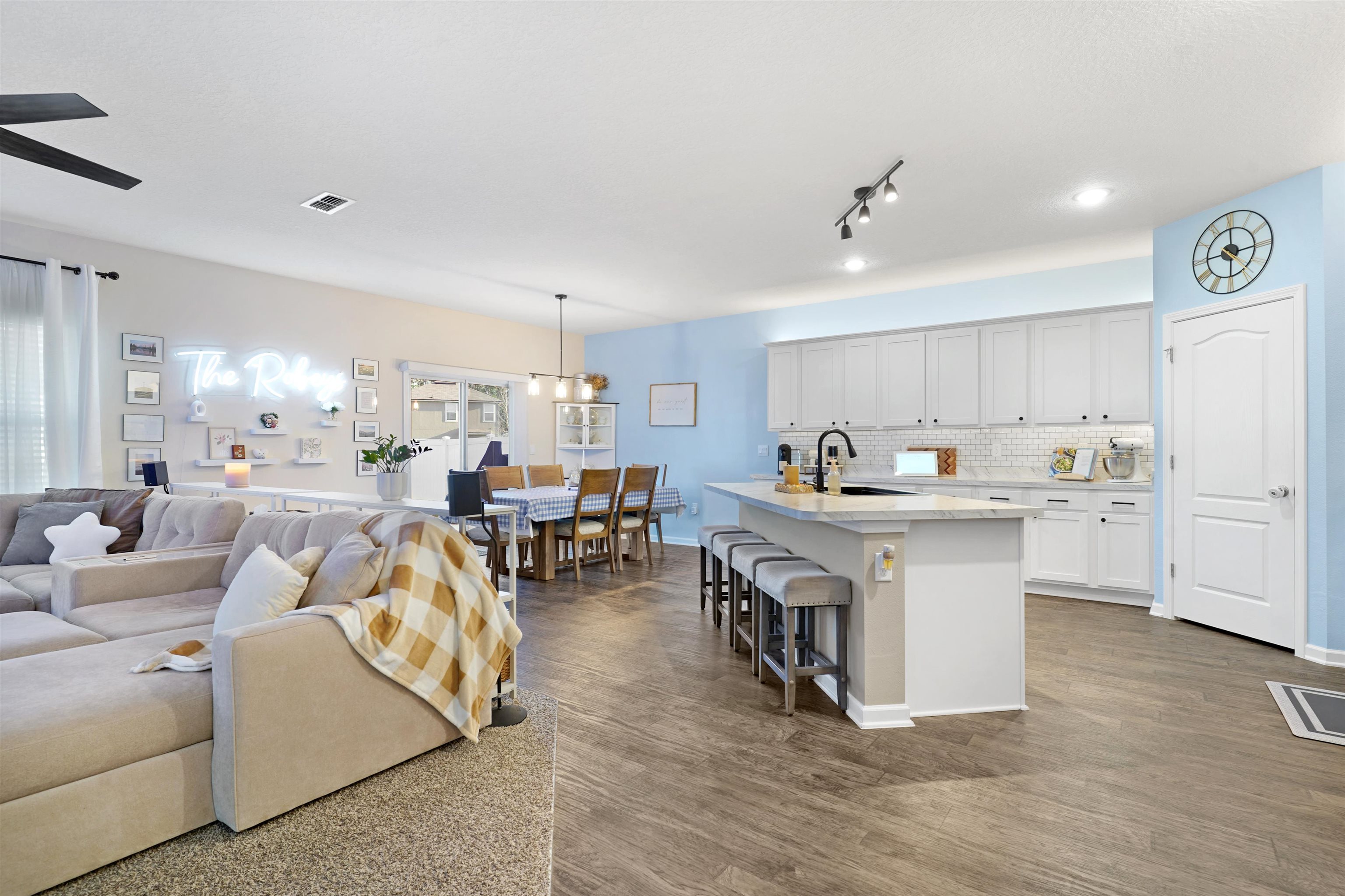 2348 Falling Star Ln