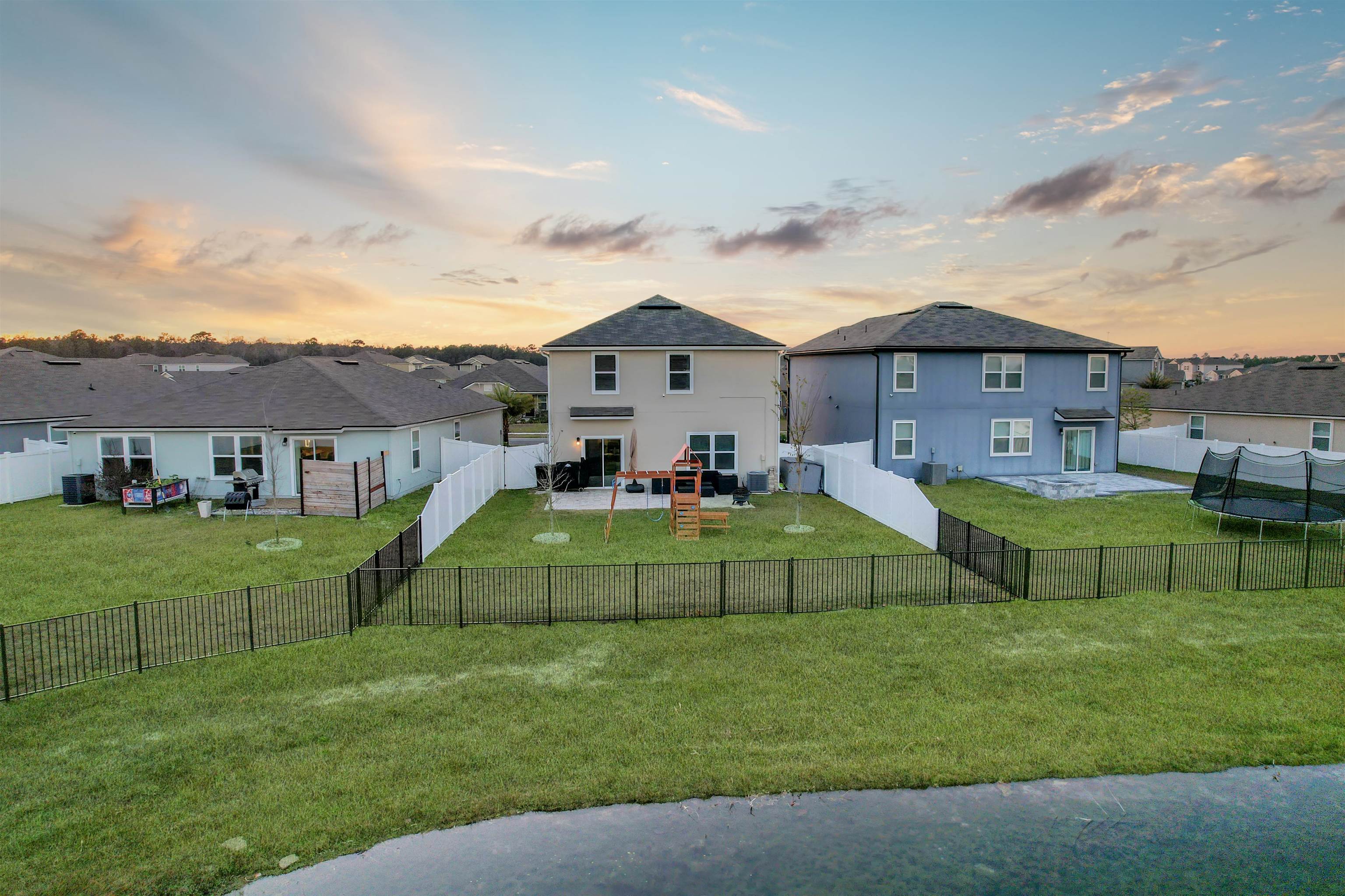 2348 Falling Star Ln