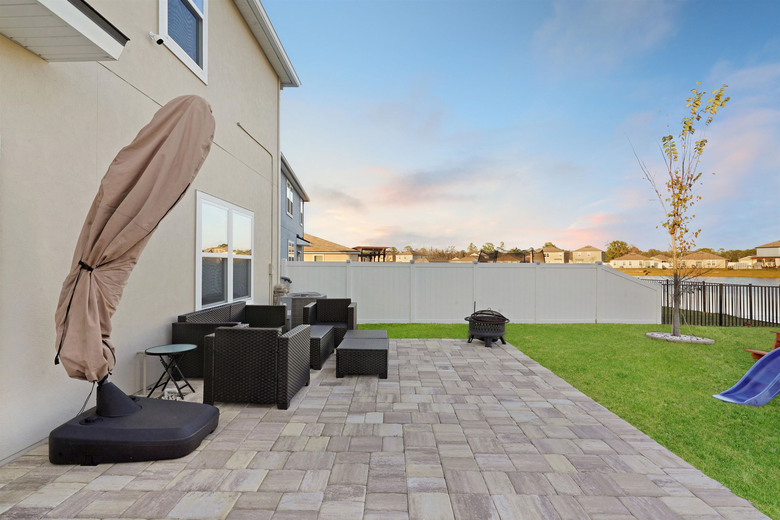 2348 Falling Star Ln