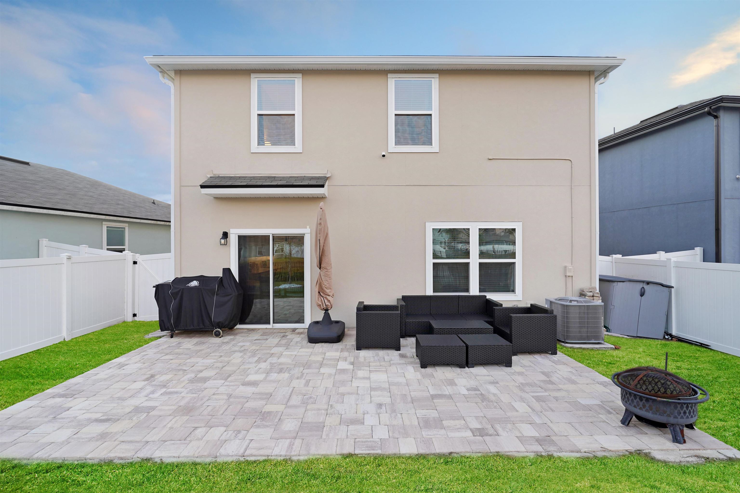 2348 Falling Star Ln