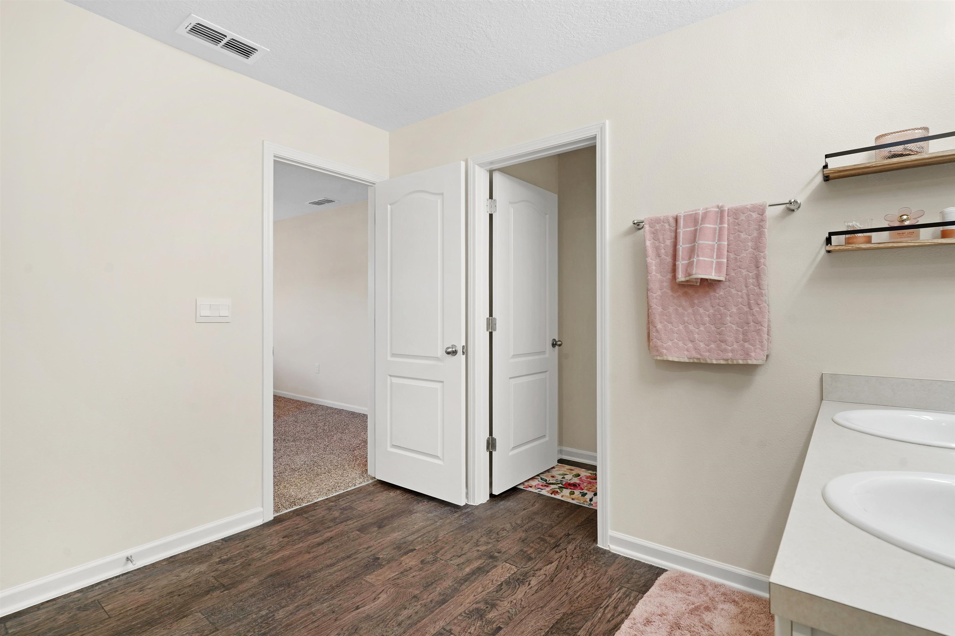 2348 Falling Star Ln