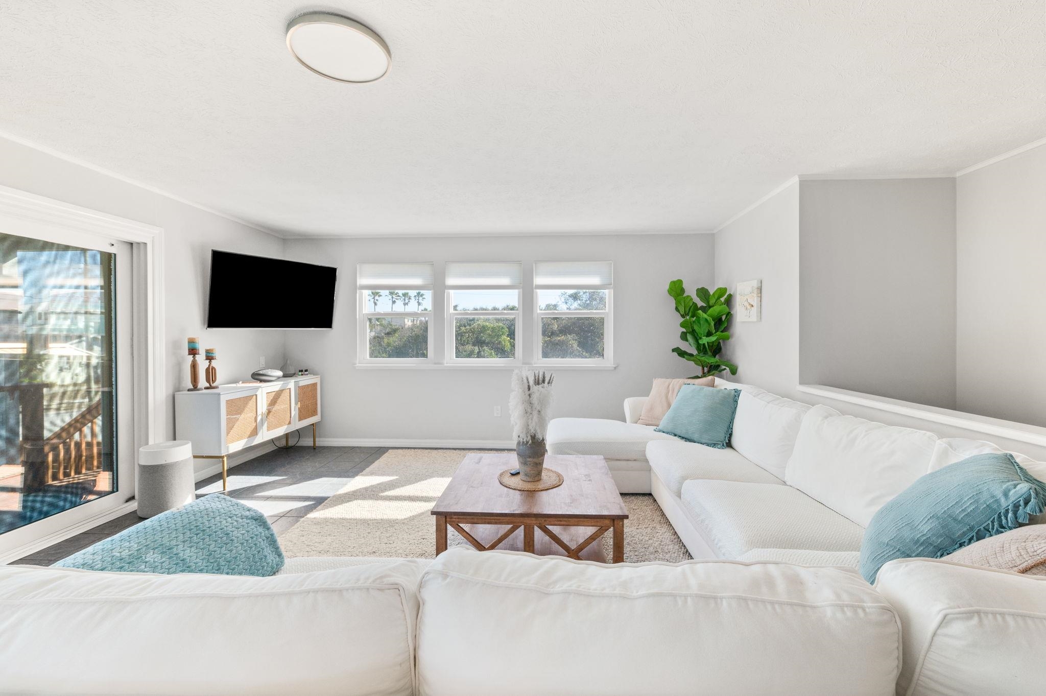40 E Magnolia Ave