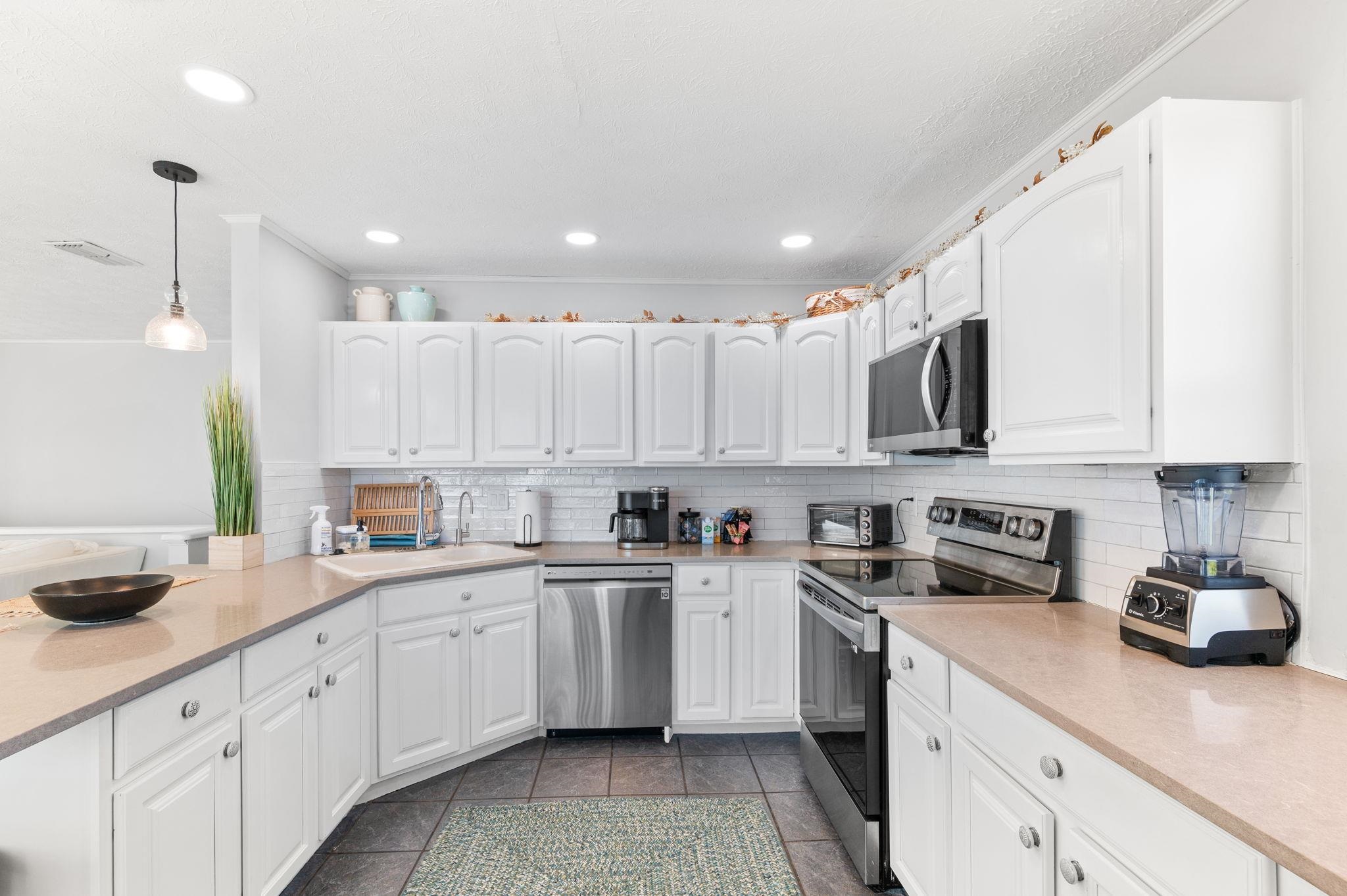 40 E Magnolia Ave
