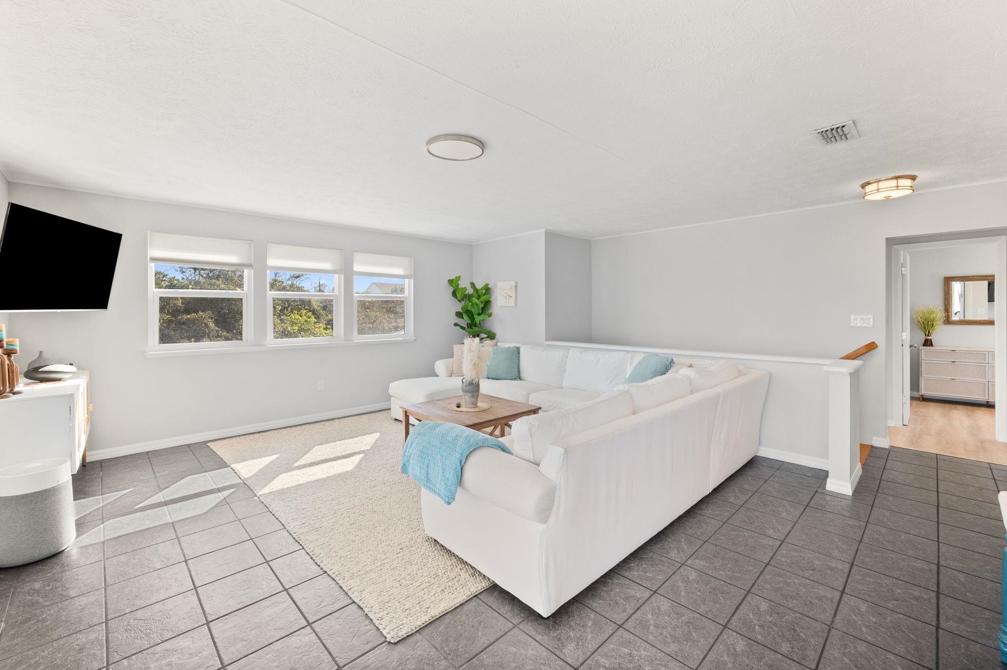 40 E Magnolia Ave