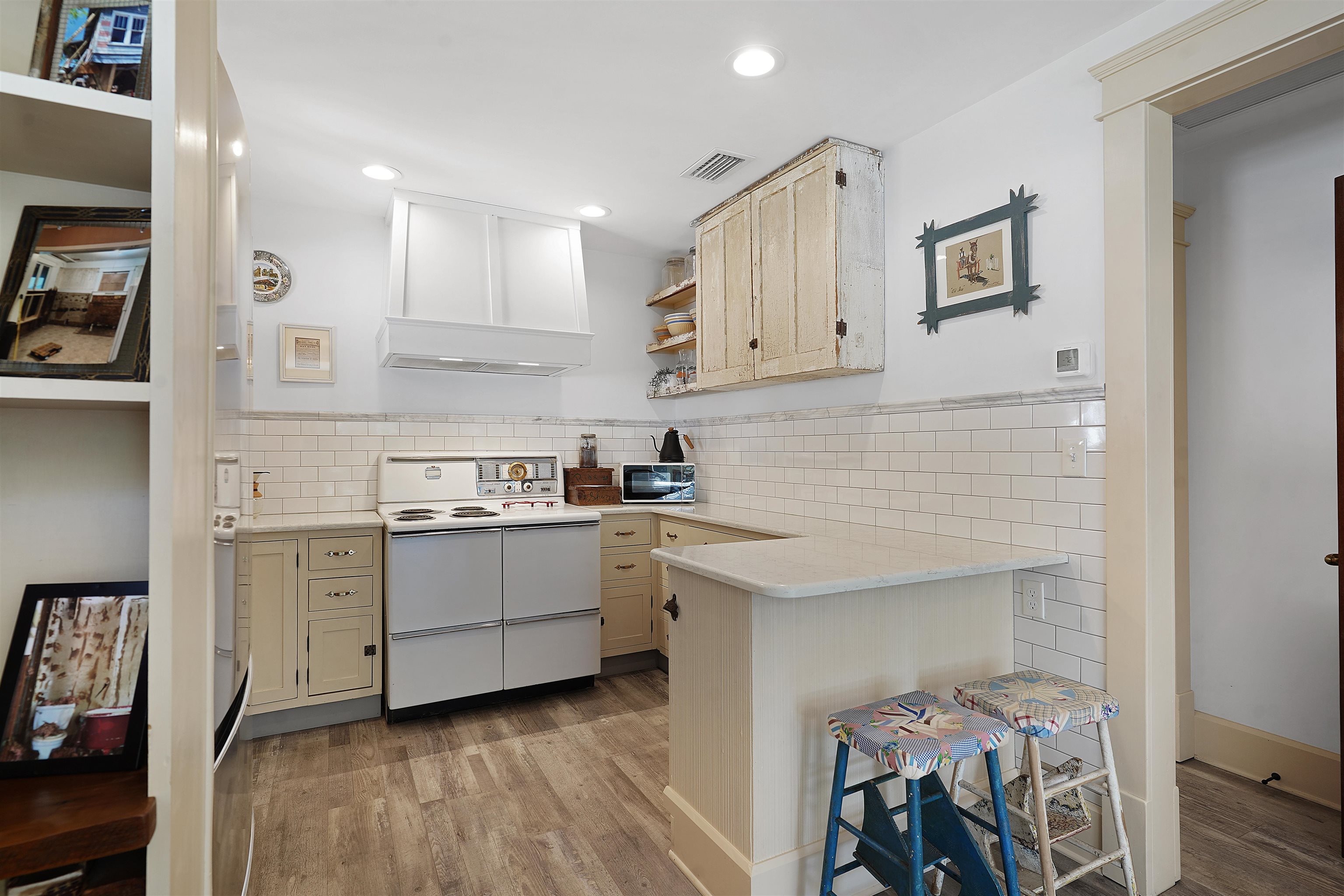 16 Locust St