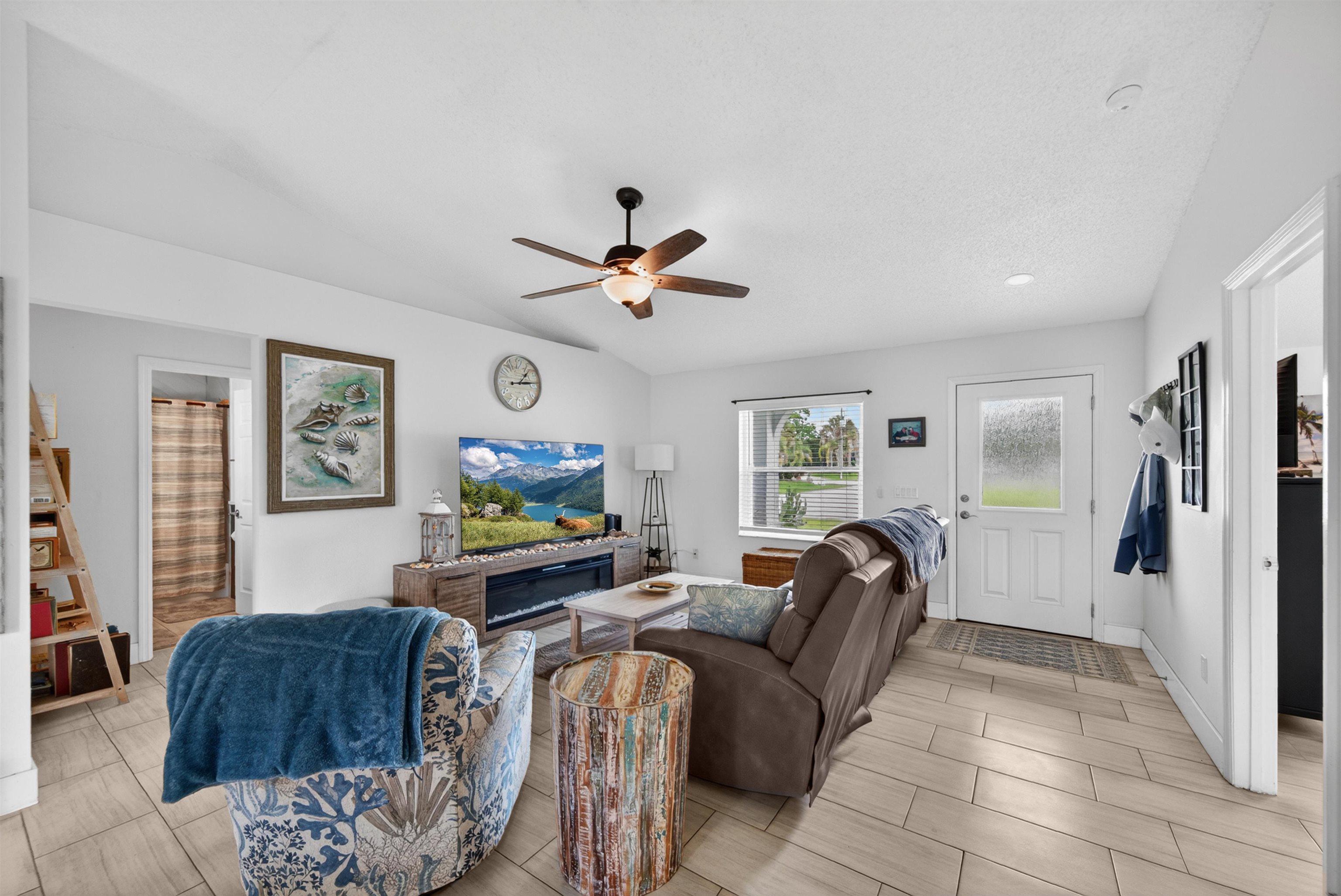 58 Providence Ln