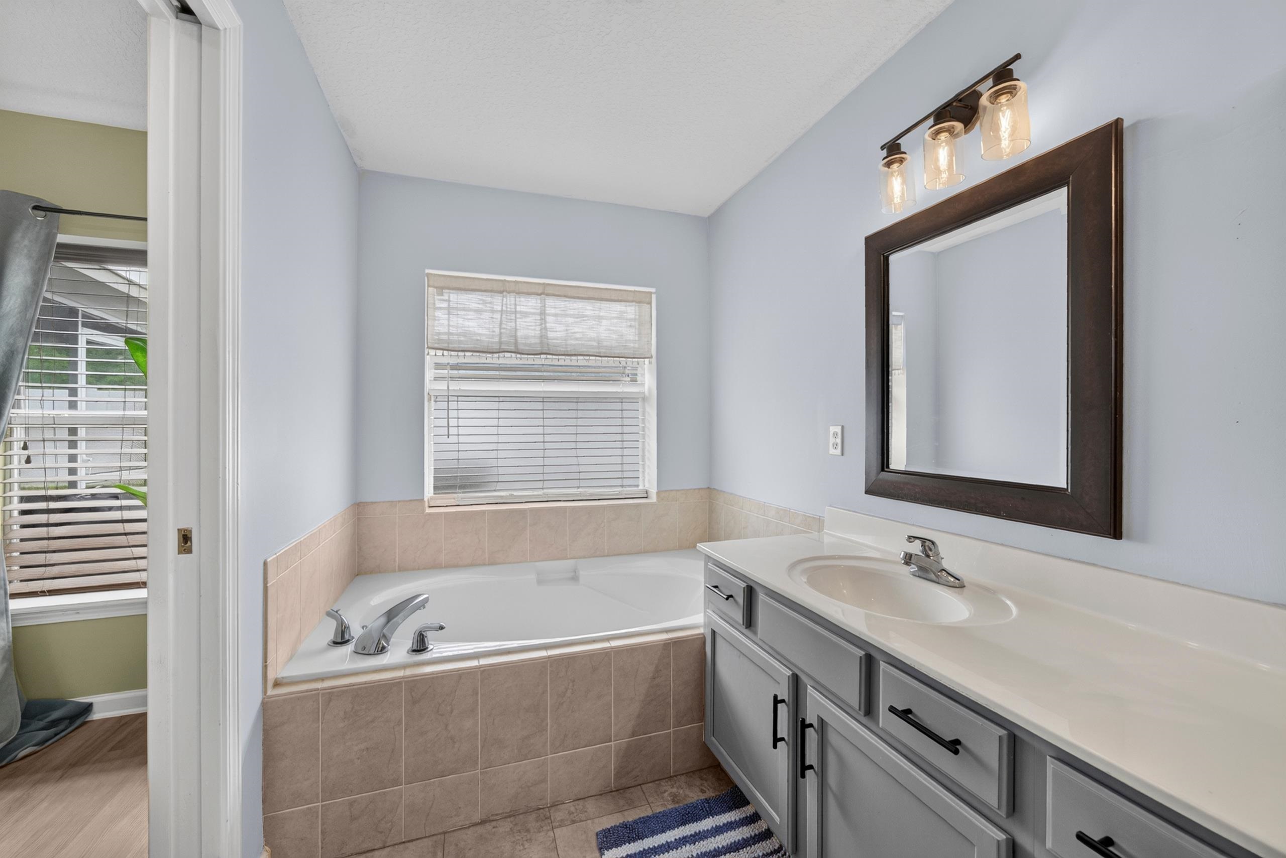 1008 Oak Arbor Cir