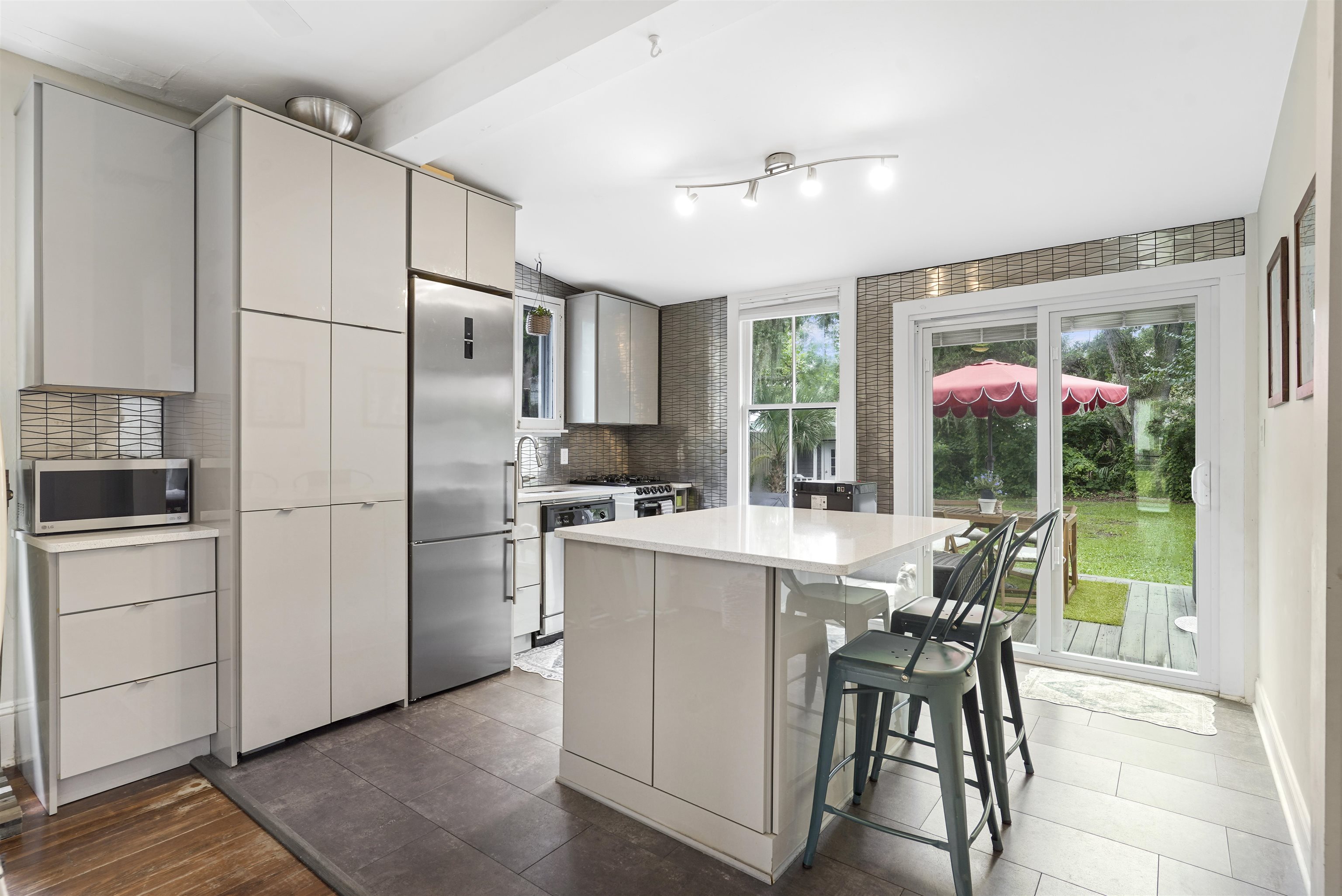 11 Hildreth Dr