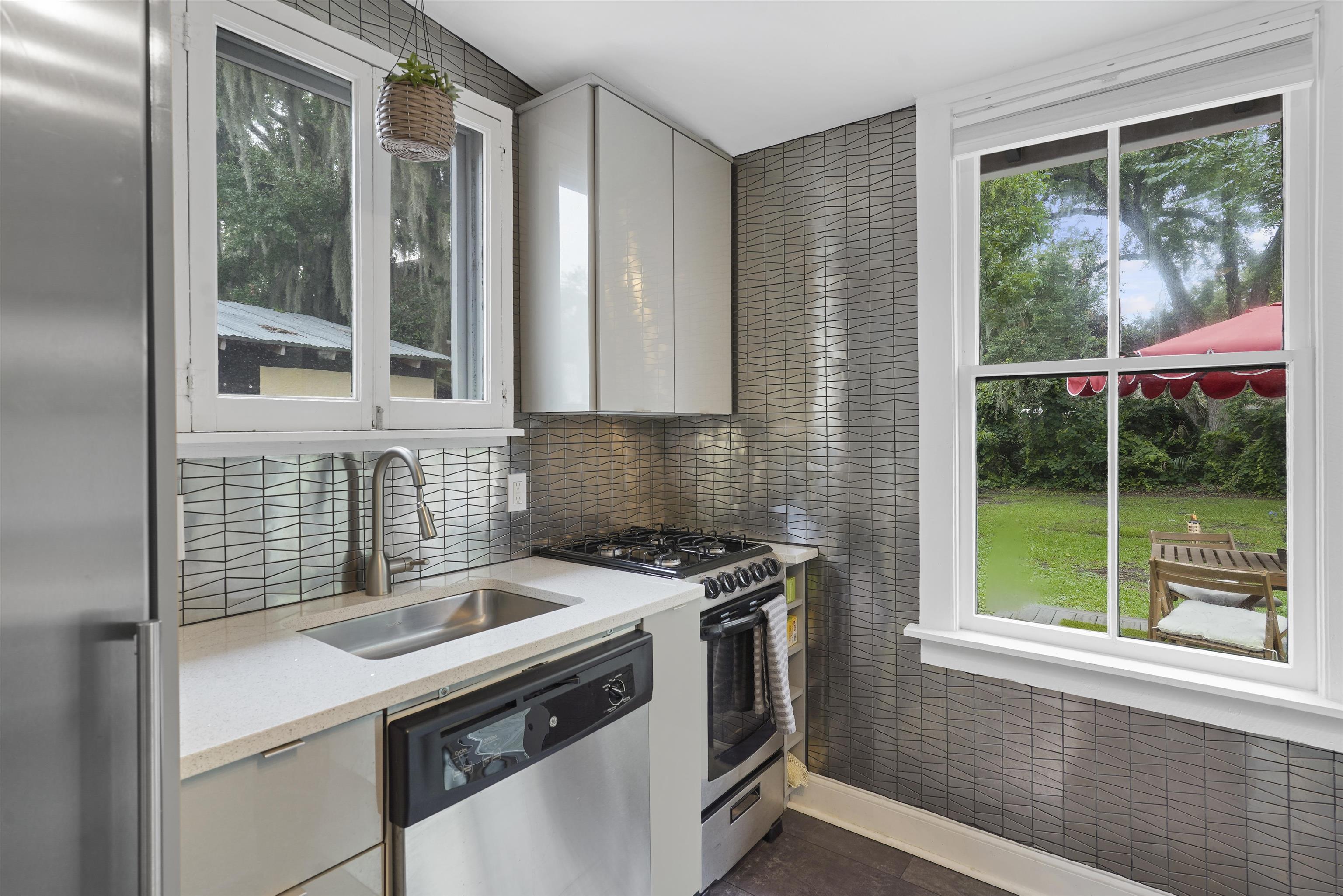 11 Hildreth Dr