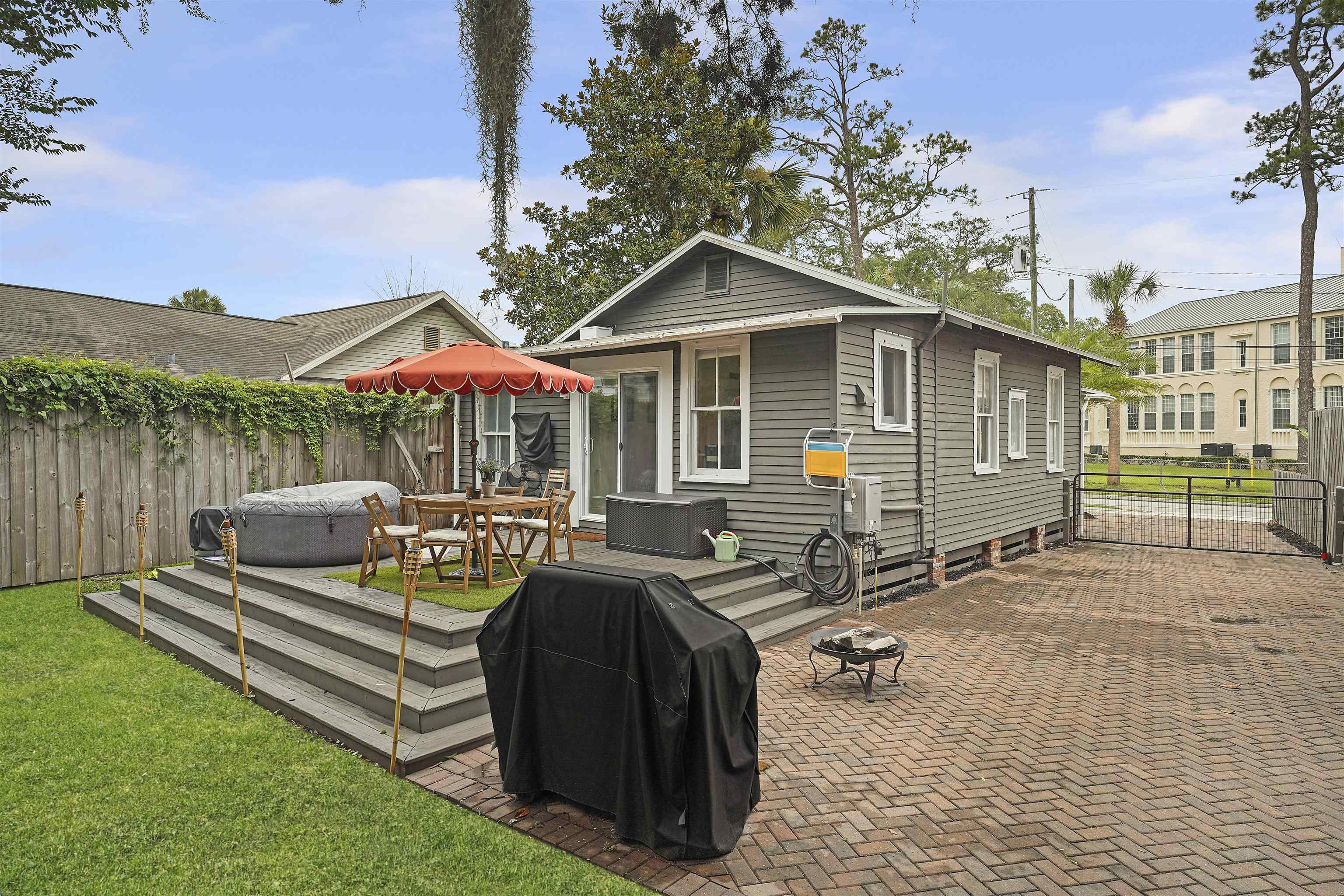 11 Hildreth Dr