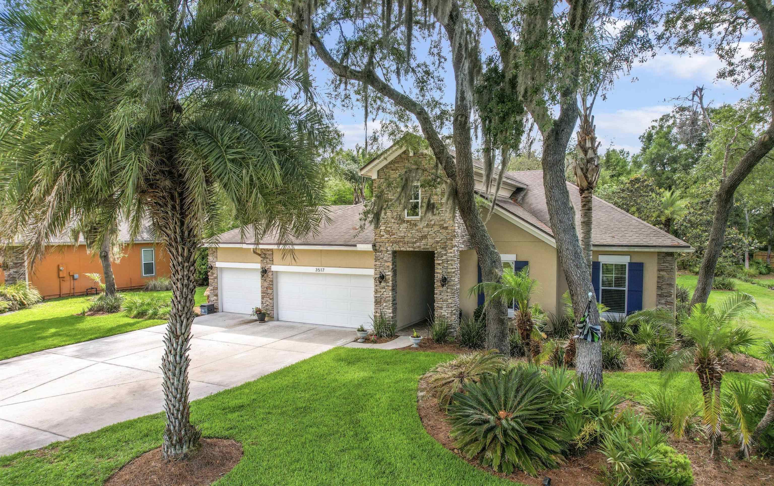 3517 Carolwood Ln